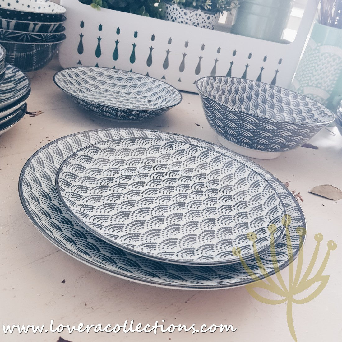 Awasaka Black & White Modern Waves Dinnerware Set - 16-Piece Porcelain Plates & Bowls for Stylish Dining - Perfect for Dinner Parties, Restaurant-Style Meals & Home Decor