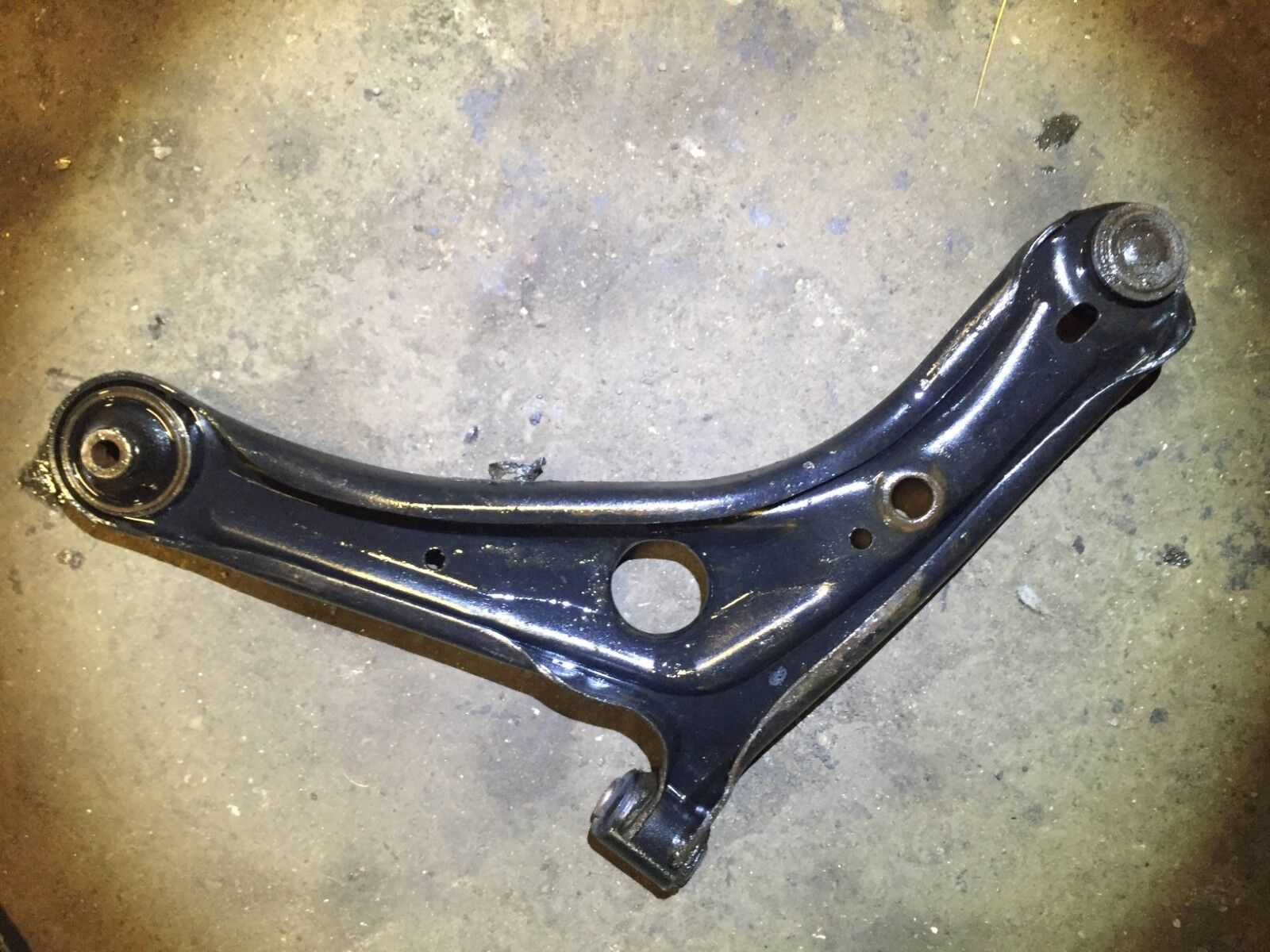 04 05 06 Scion XA Front Right Passenger Side Lower Control Arm Replacement - OEM Quality D18 - Perfect for Suspension Repair & Car Maintenance