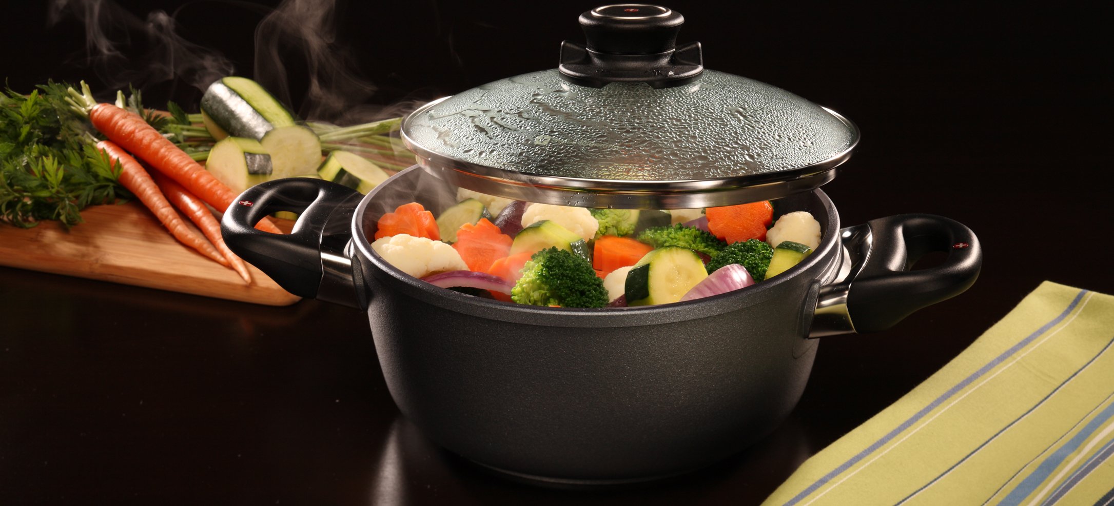 Premium Swiss Diamond 8-Inch 2.3 Qt Nonstick Casserole Pan with Lid - Diamond Coated Aluminum, Induction Compatible, Oven & Dishwasher Safe (Grey) - Perfect for Baking, Roasting & Serving Casseroles, Lasagnas & Desserts