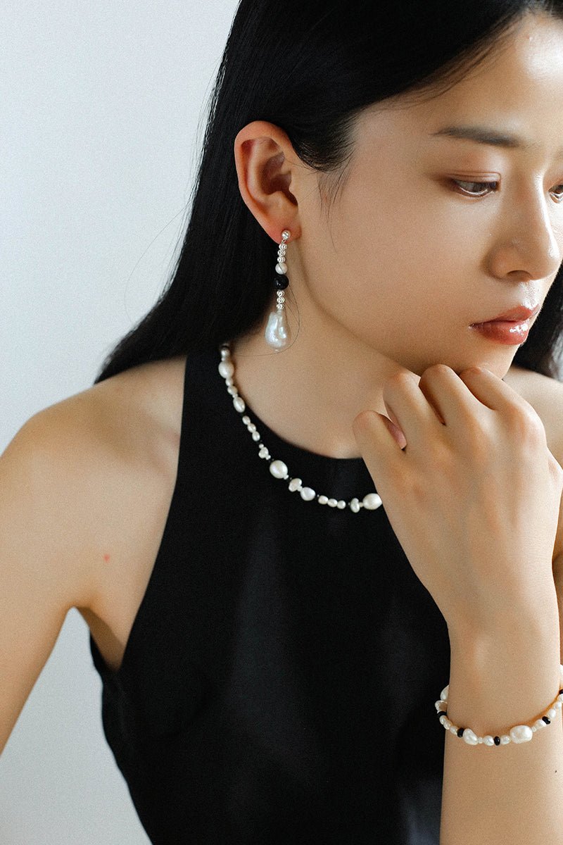 Elegant Baroque Pearl & Black Agate Beaded Bracelet for Women | Handmade Boho Chic Jewelry | Perfect for Weddings, Parties & Everyday Wear