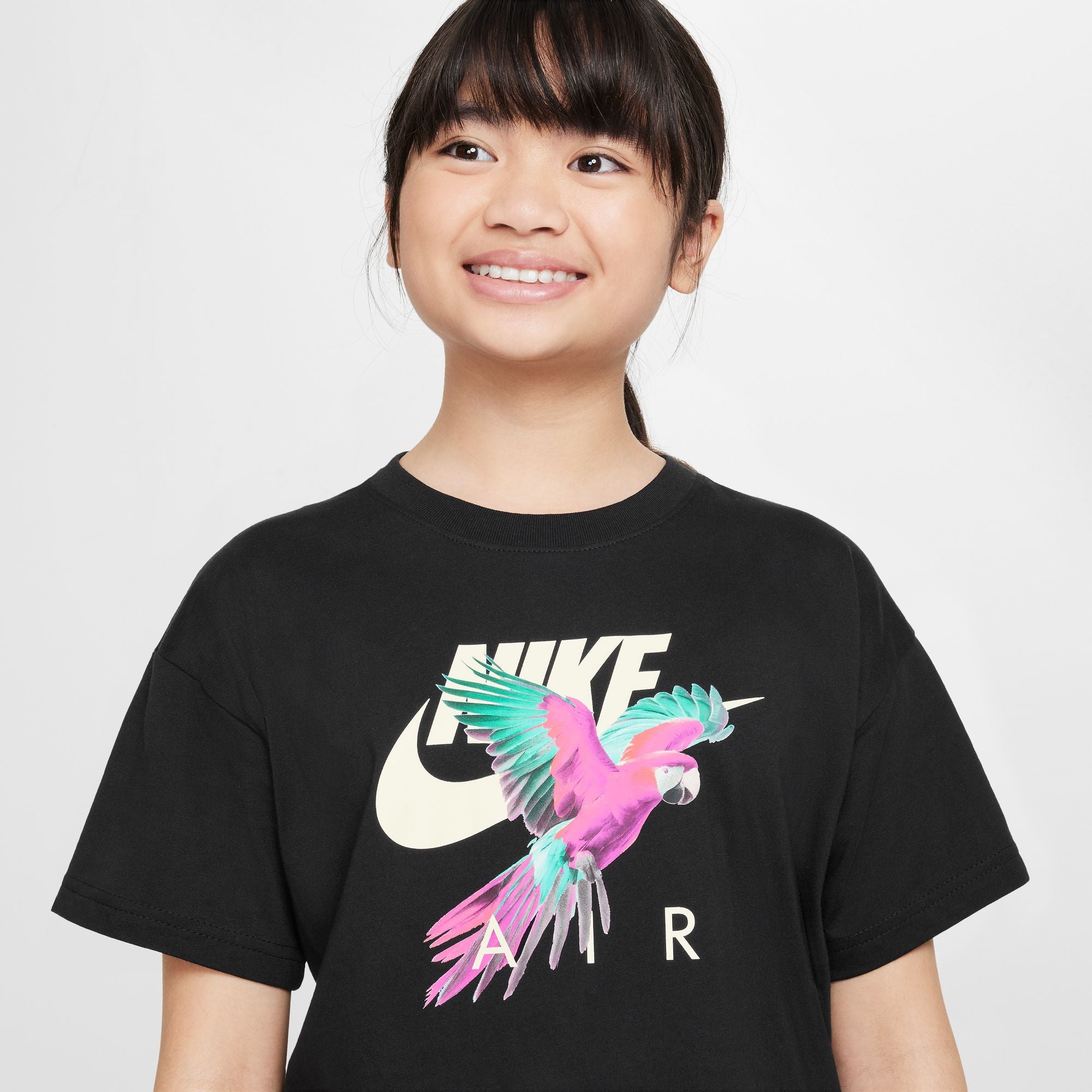 **Nike Youth Air T-Shirt for Girls - Lightweight, Breathable & Comfortable - Perfect for Sports, School & Everyday Wear**
