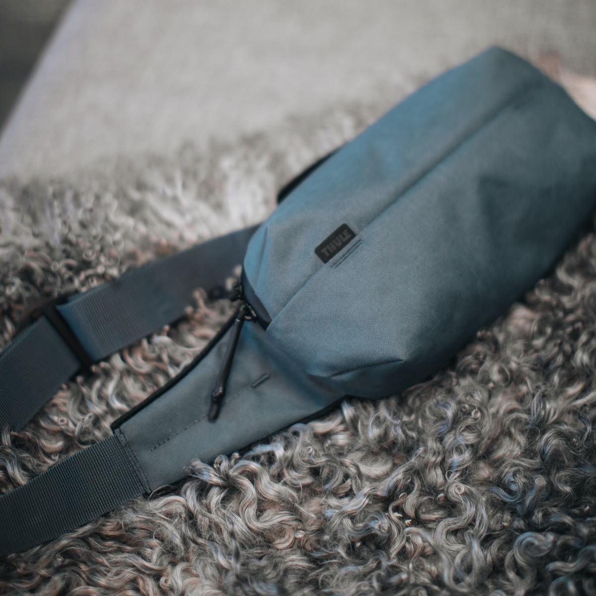 Thule Aion Sling Bag - Lightweight Crossbody Shoulder Bag for Men & Women, Water-Resistant Travel & Everyday Carry (Perfect for Hiking, Commuting & Urban Adventures)