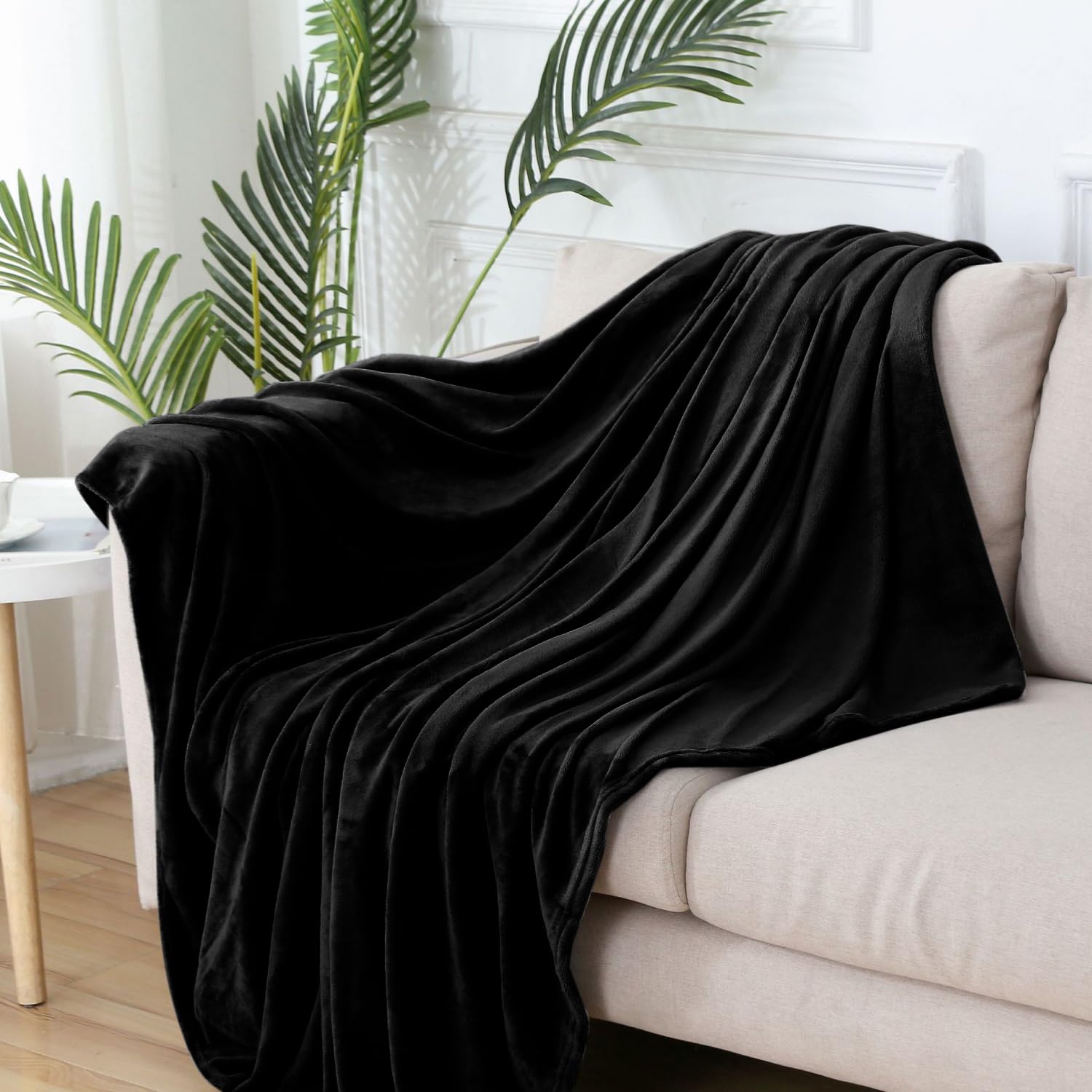 EHC Fleece Blanket - Ultra Soft Fluffy Throw Blanket for Sofa, Bed & Couch - 150x200cm (59x79 inches) Black - Perfect for Winter Warmth, Home Decor & Cozy Movie Nights