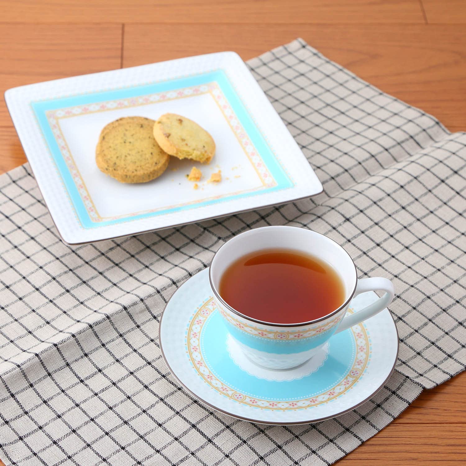 Noritake 5340A/1645 Fine Porcelain Square Plate - 7.5 Inch (19 cm) Humming Blue - Microwave & Dishwasher Safe - Elegant Dinnerware for Formal Dining, Tea Parties & Home Decor