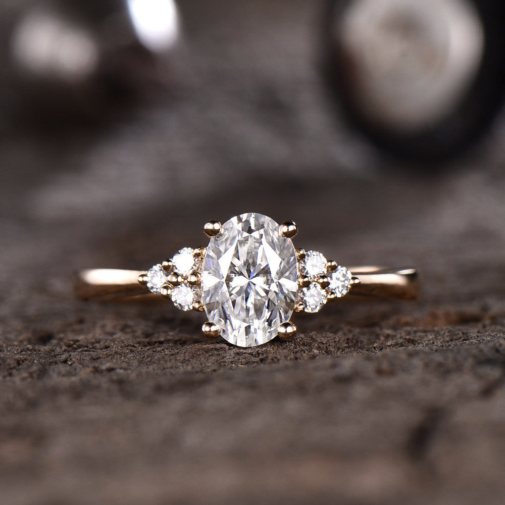 Moissanite Engagement Ring 5x7mm Oval Cut 0.9-1 Carat 14K/18K Yellow Gold Wedding Band with Diamond Accents - Perfect for Bridal, Proposal & Anniversary Gifts