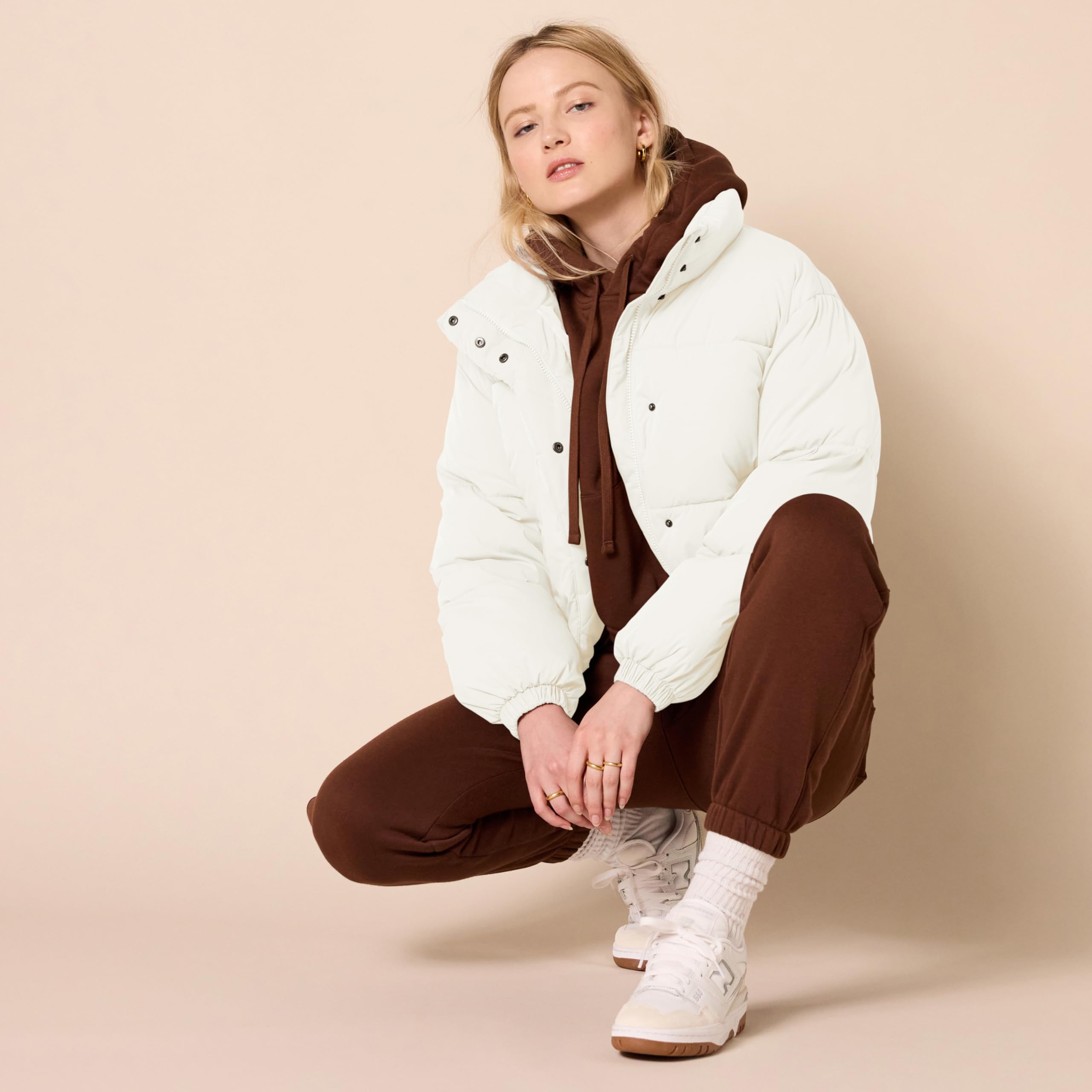 Amazon Essentials Women's Cropped Full-Zip Puffer Jacket - Quilted Matte or Sherpa Fleece - Lightweight Warm Winter Coat for Casual Outfits & Outdoor Activities