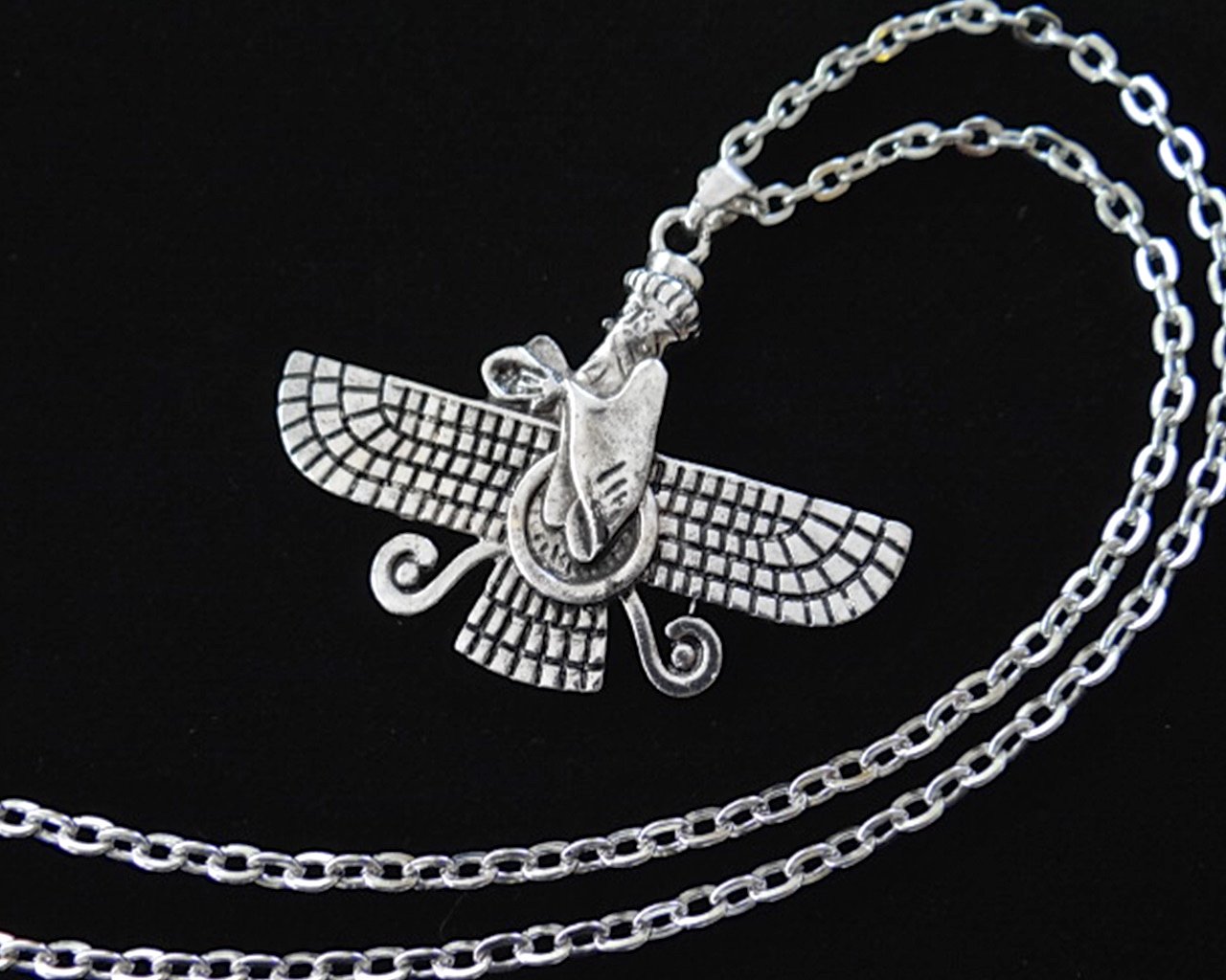 Double Sided Farvahar Silver Pendant Necklace - Authentic Persian Jewelry with Iranian Art Motif - Perfect Spiritual Gift for Zoroastrian Culture Lovers | Ideal for Religious Ceremonies, Cultural Events & Unique Fashion Statements