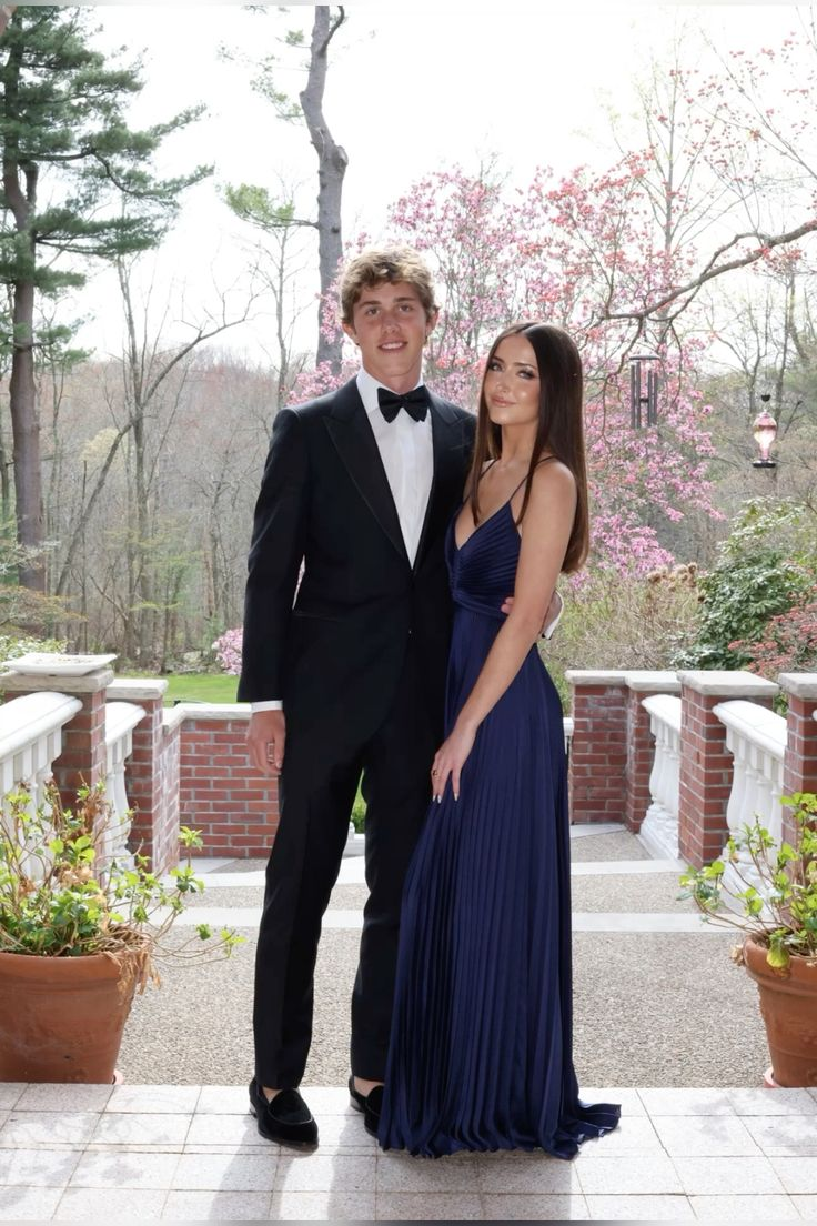Elegant Navy Blue Pleated Long Prom Dress with V-Neck - Perfect for Evening Gala, Homecoming, and Formal Events
