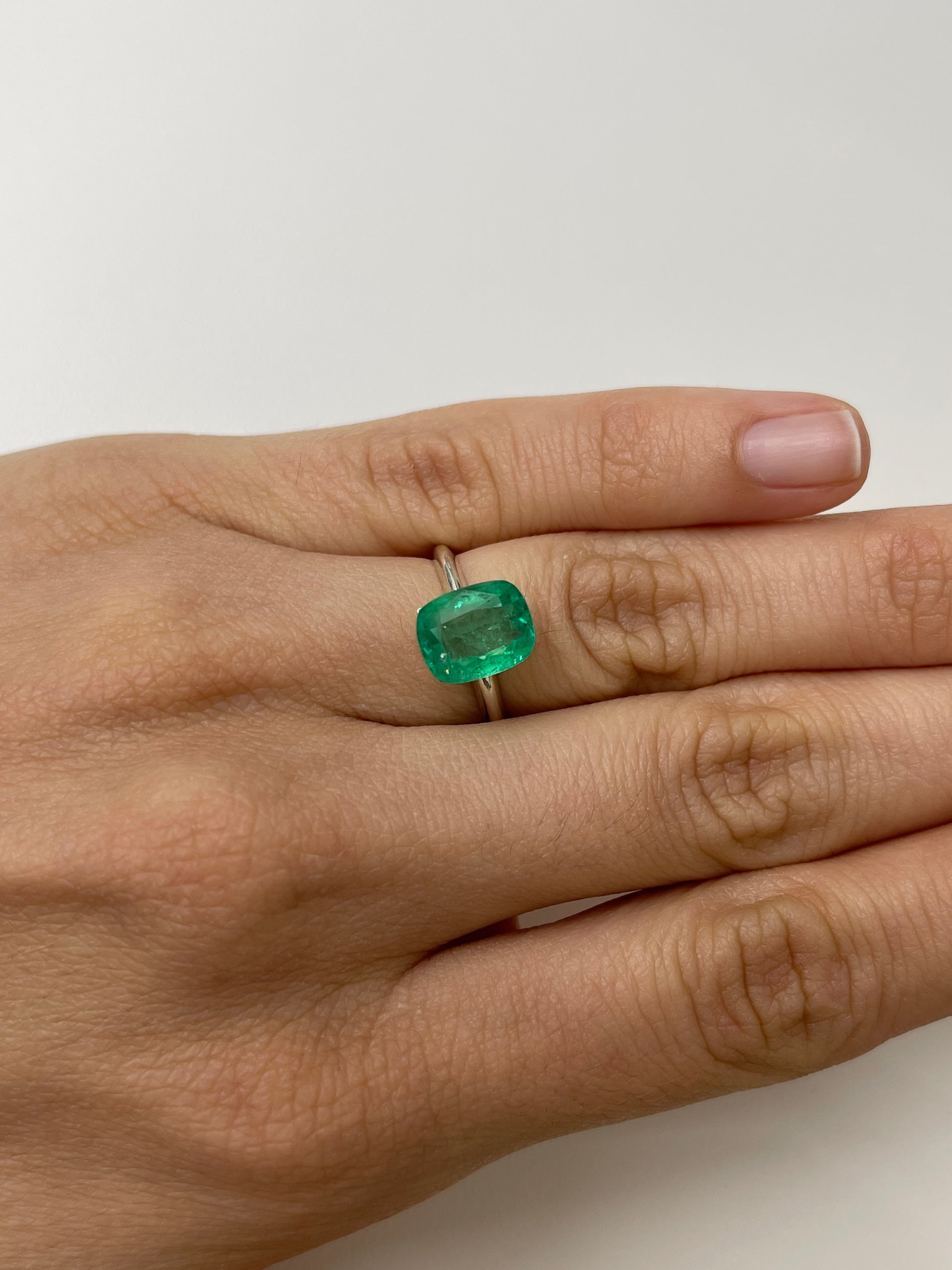 2.91 Carat Natural Colombian Emerald - 10.4x8.3mm Medium Green Loose Gemstone, Elongated Cushion Cut for Jewelry Making, Engagement Rings & Fine Collections