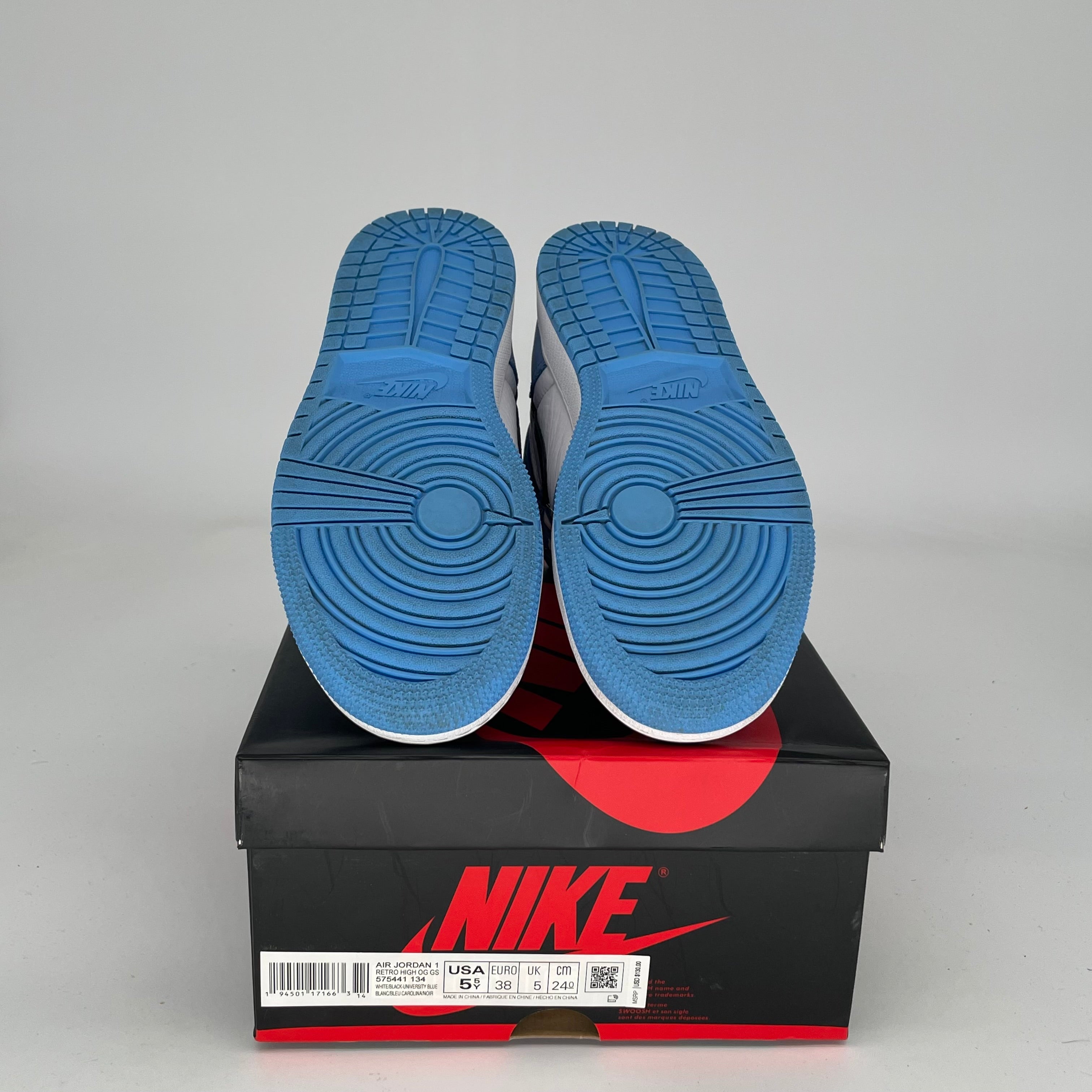 AIR JORDAN 1 UNIVERSITY BLUE Men's Sneakers Size 5.5Y - Authentic Retro Basketball Shoes 575441-134 | Perfect for Streetwear, Casual Outfits & Sneaker Collectors