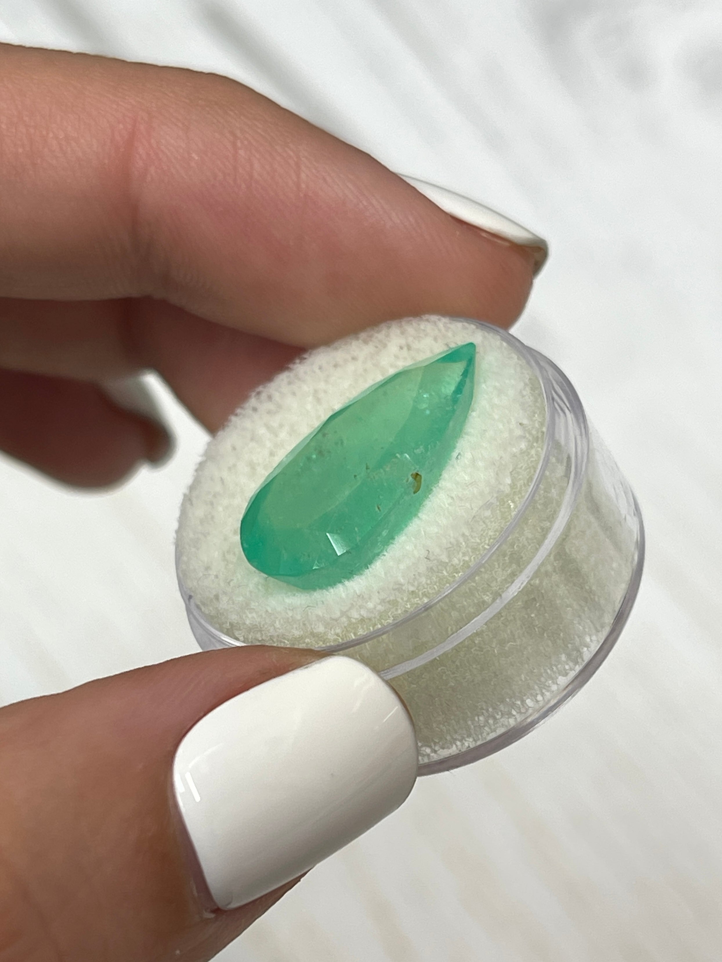 10.89 Carat Huge Natural Loose Colombian Emerald Pear Cut Gemstone - 21x11.5mm Large Size for Jewelry Making, Engagement Rings & Luxury Gifts