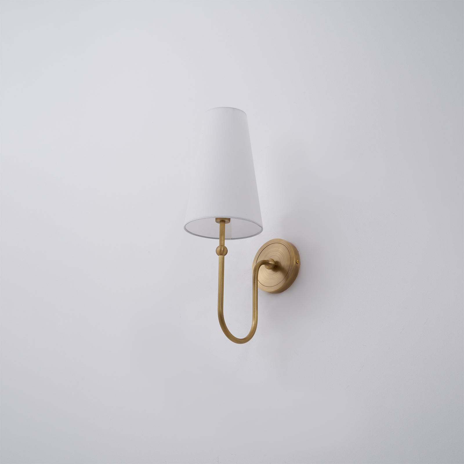Vintage Palmer Wall Lamp - Classic Brass Sconce with Clear Glass Shade for Bedroom, Living Room & Hallway Lighting