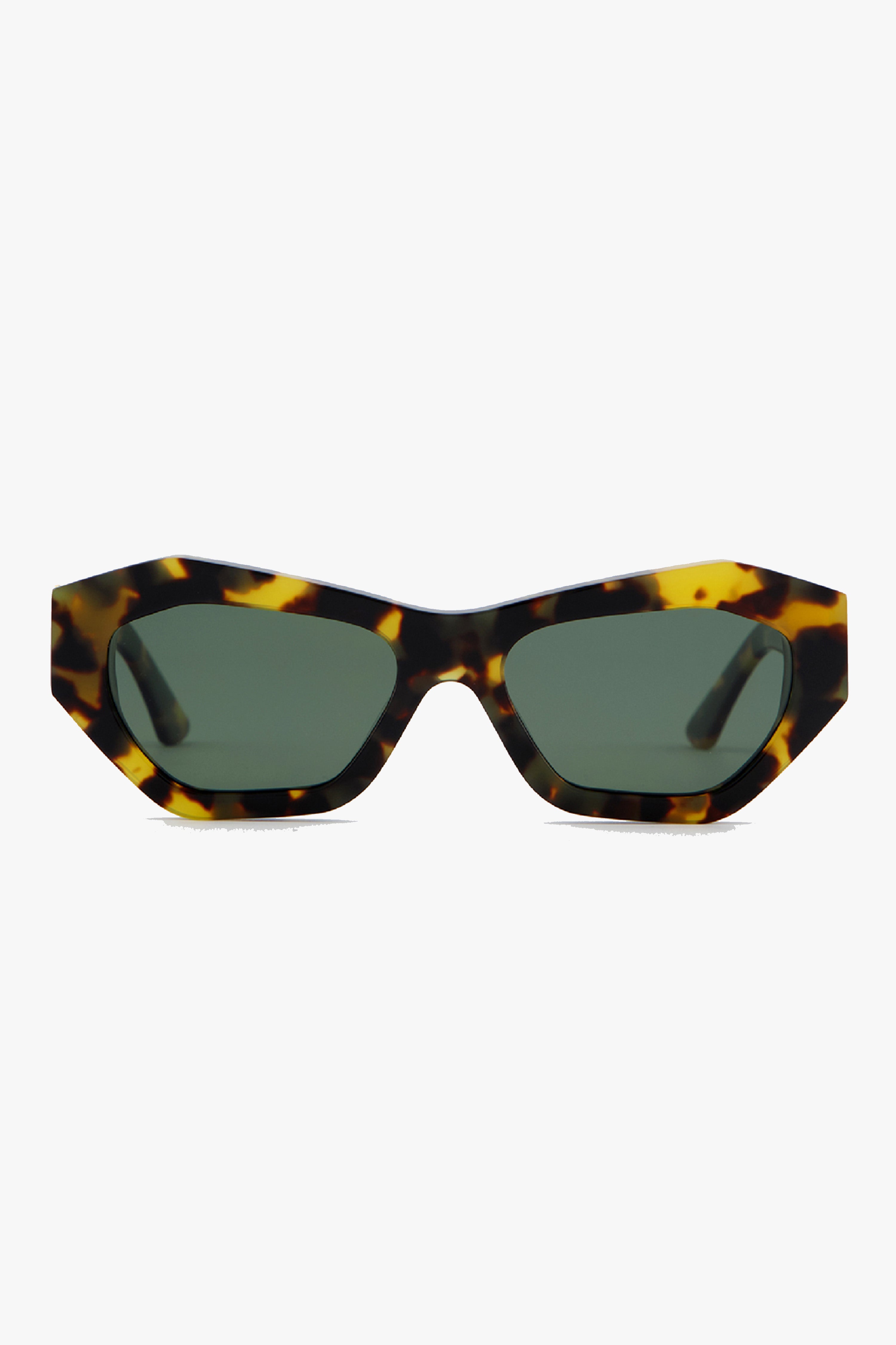 Emily Tortoise Sunglasses for Women - Vintage Retro Cat Eye Sunglasses with UV Protection - Perfect for Beach, Driving, and Outdoor Activities