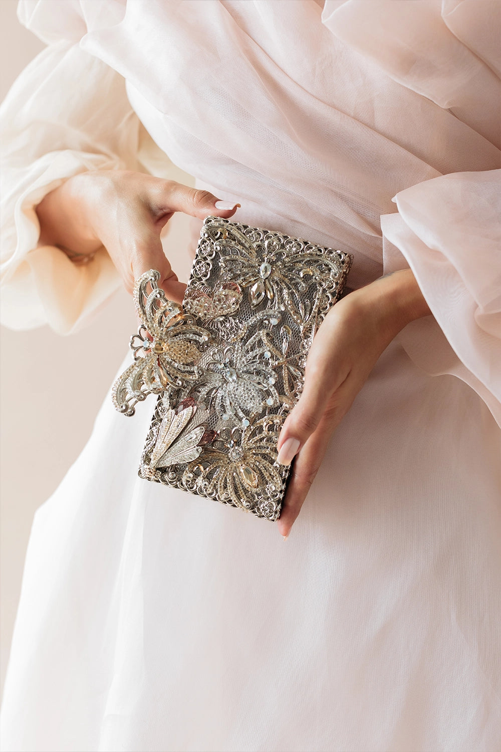Stylish Mariposa Purse for Women - Trendy Butterfly Design Crossbody Bag - Perfect for Daily Use, Travel & Special Occasions