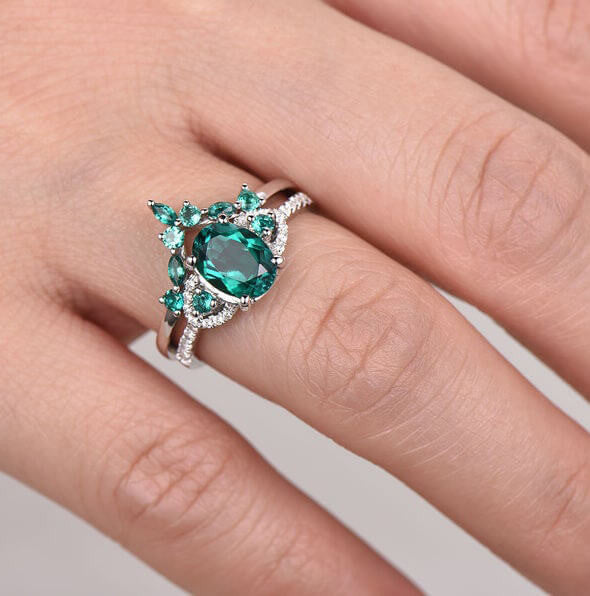 Vintage Oval Emerald Engagement Ring 1.2 Carat in White Gold - Elegant Women's Bridal Wedding Set for Proposal, Anniversary & Special Occasions