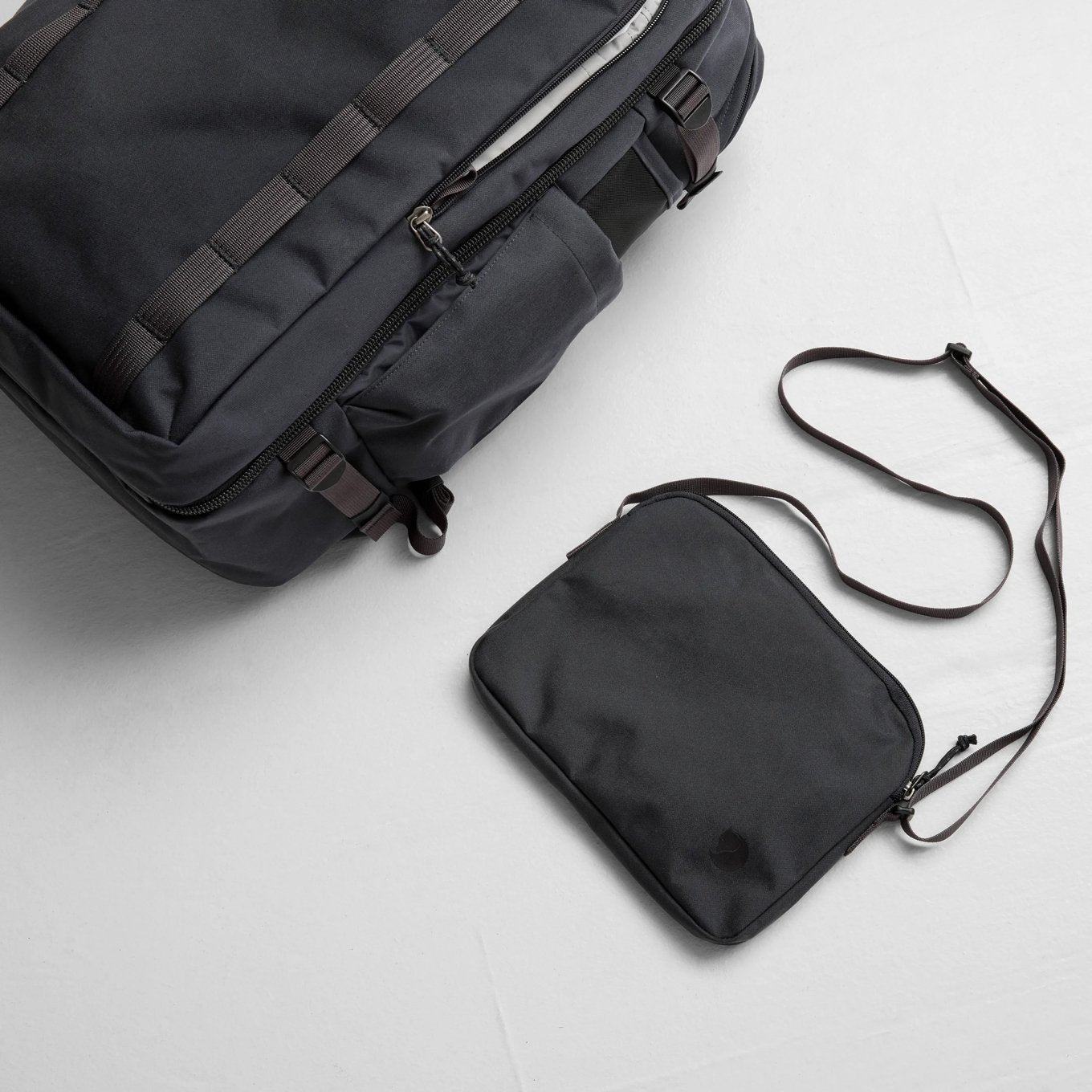 Fjallraven Farden Carry On Backpack - Lightweight Travel Backpack for Men & Women, Water-Resistant Hiking Daypack - Perfect for Airplane, Camping, and Outdoor Adventures