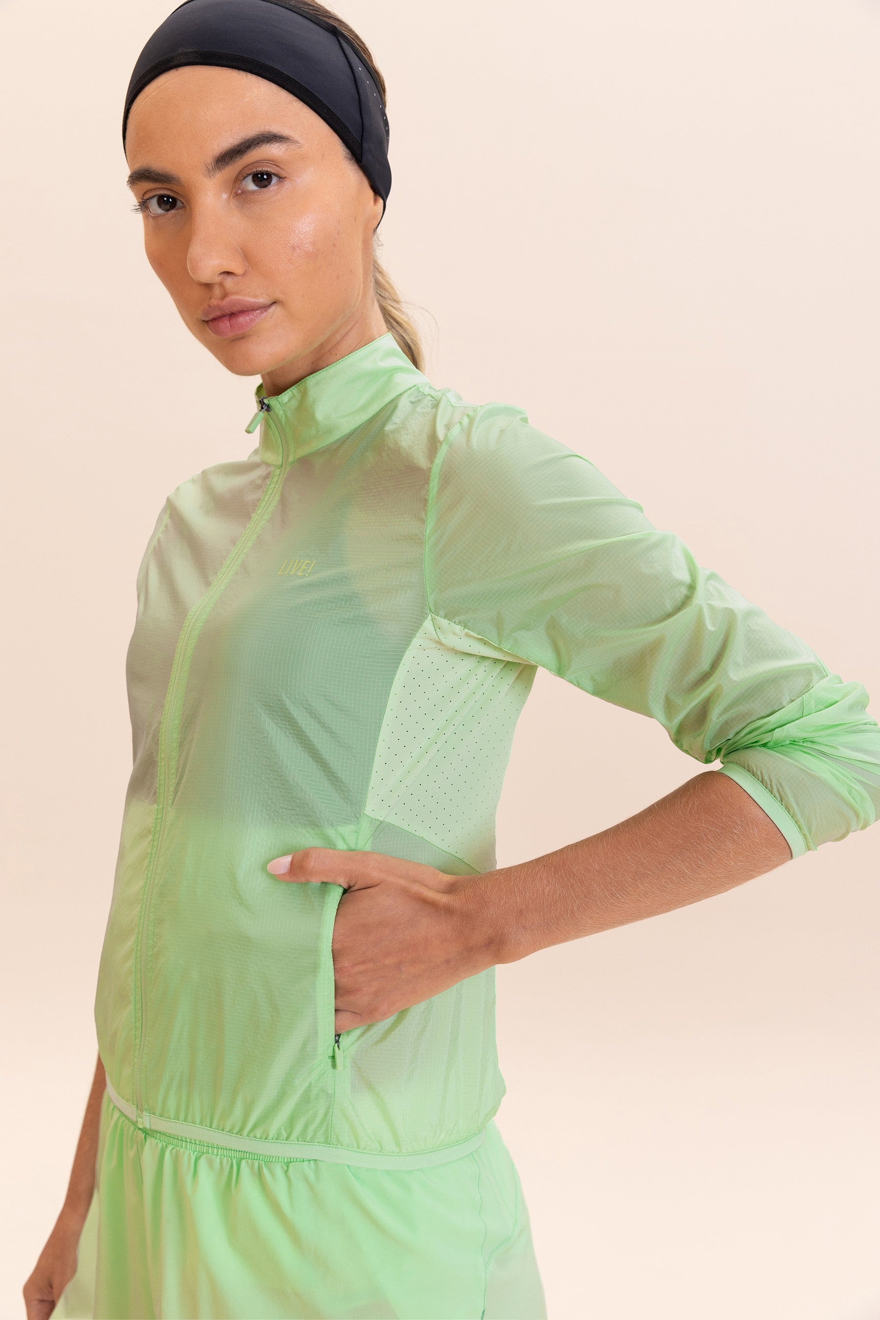 Lightweight Wispy Windbreaker Jacket for Women & Men - Waterproof & Breathable Outdoor Jacket - Perfect for Hiking, Running, and Travel
