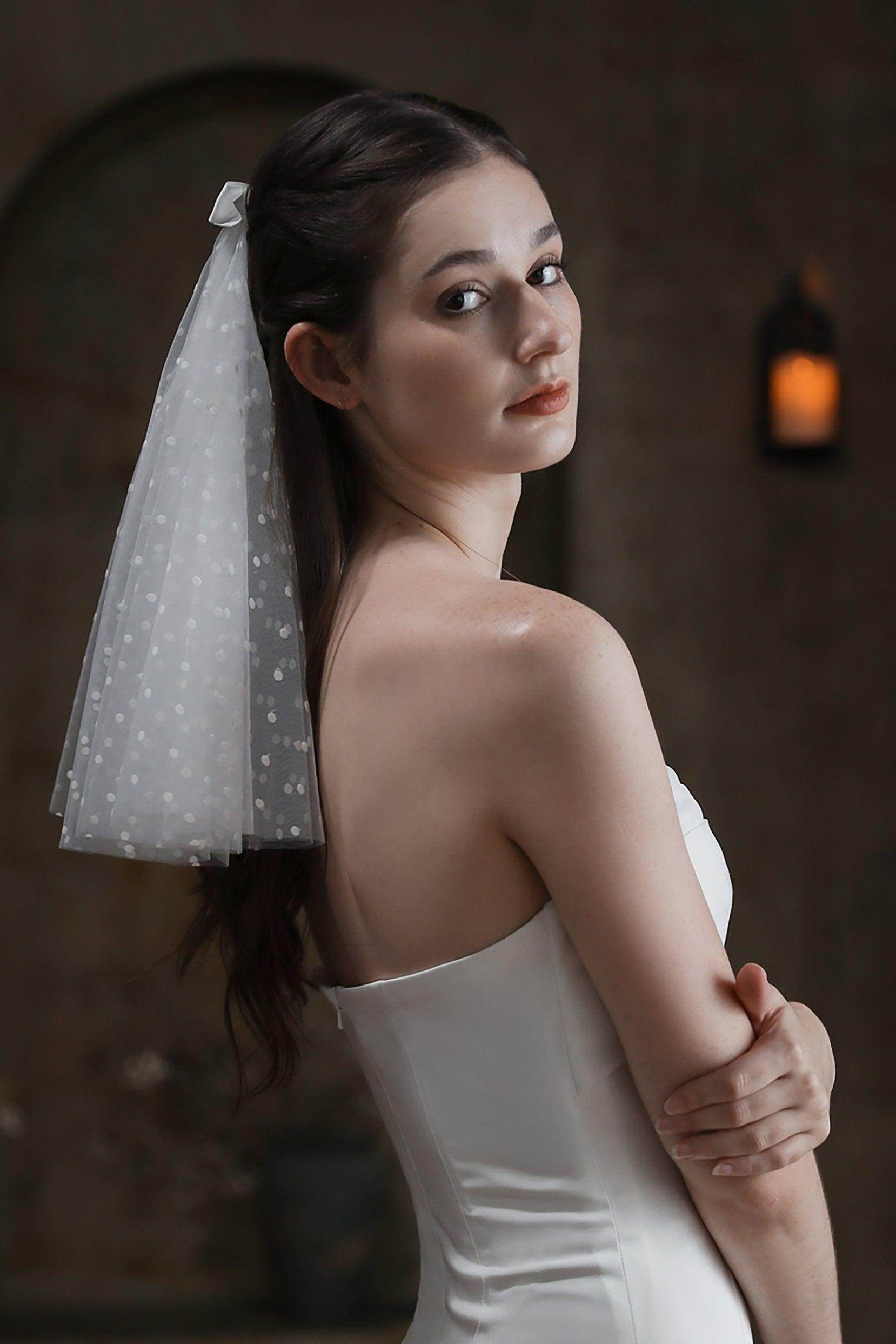 Elegant One-Tier Cut Edge Tulle Shoulder Veil with Bow - CV0304 | Perfect for Weddings, Bridal Showers & Formal Events