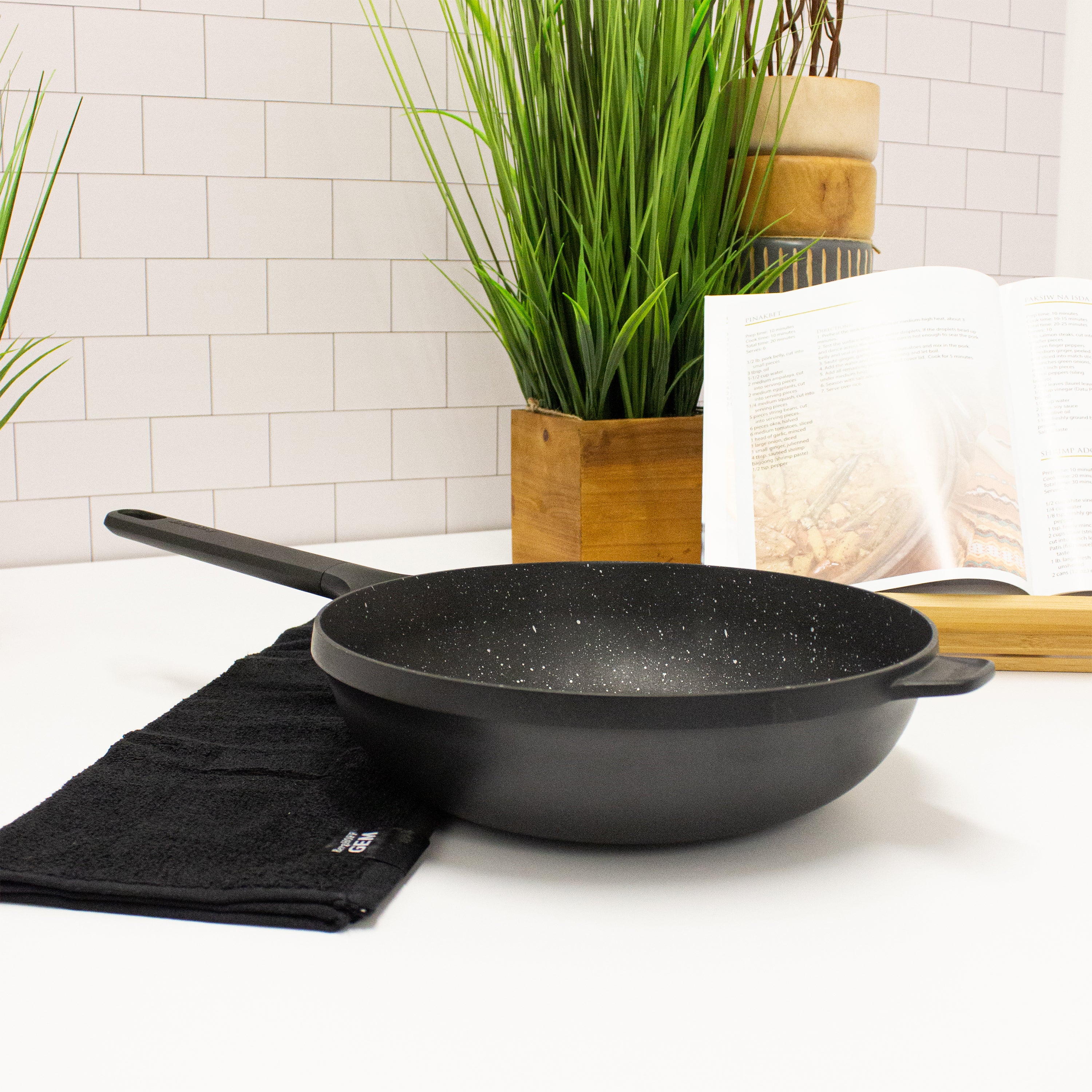 BergHOFF GEM 10 Non-Stick Stir Fry Pan 3 Quart - Black Ceramic Coated Wok for Healthy Cooking, Perfect for Sauteing, Frying & Stir-Frying Asian Dishes at Home