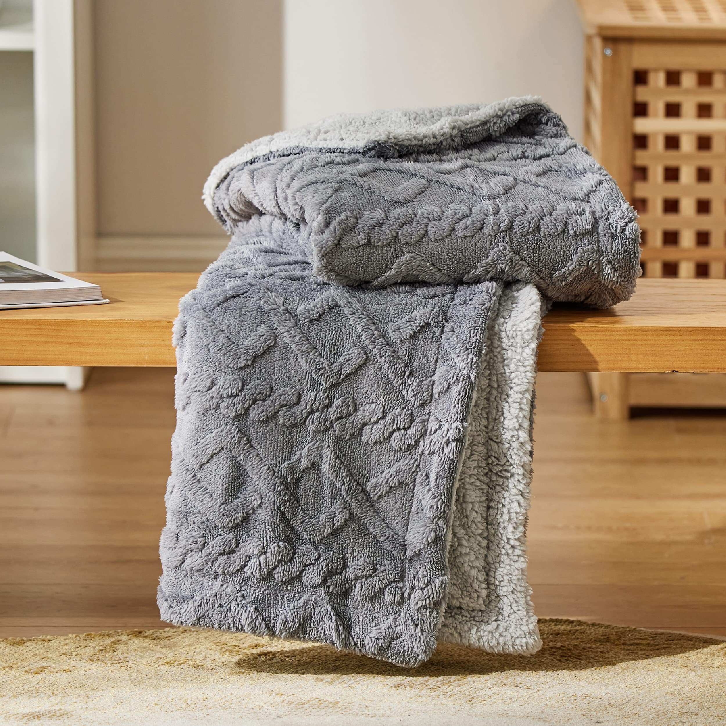 BEDSURE Soft Knitted Throw Blanket 150x200cm - Double-Sided Fluffy Couch Blanket for Living Room, Extra Warm & Cozy Grey Blanket for Sofa, Bed, or Travel | Perfect for Winter Nights, Movie Time & Home Decor