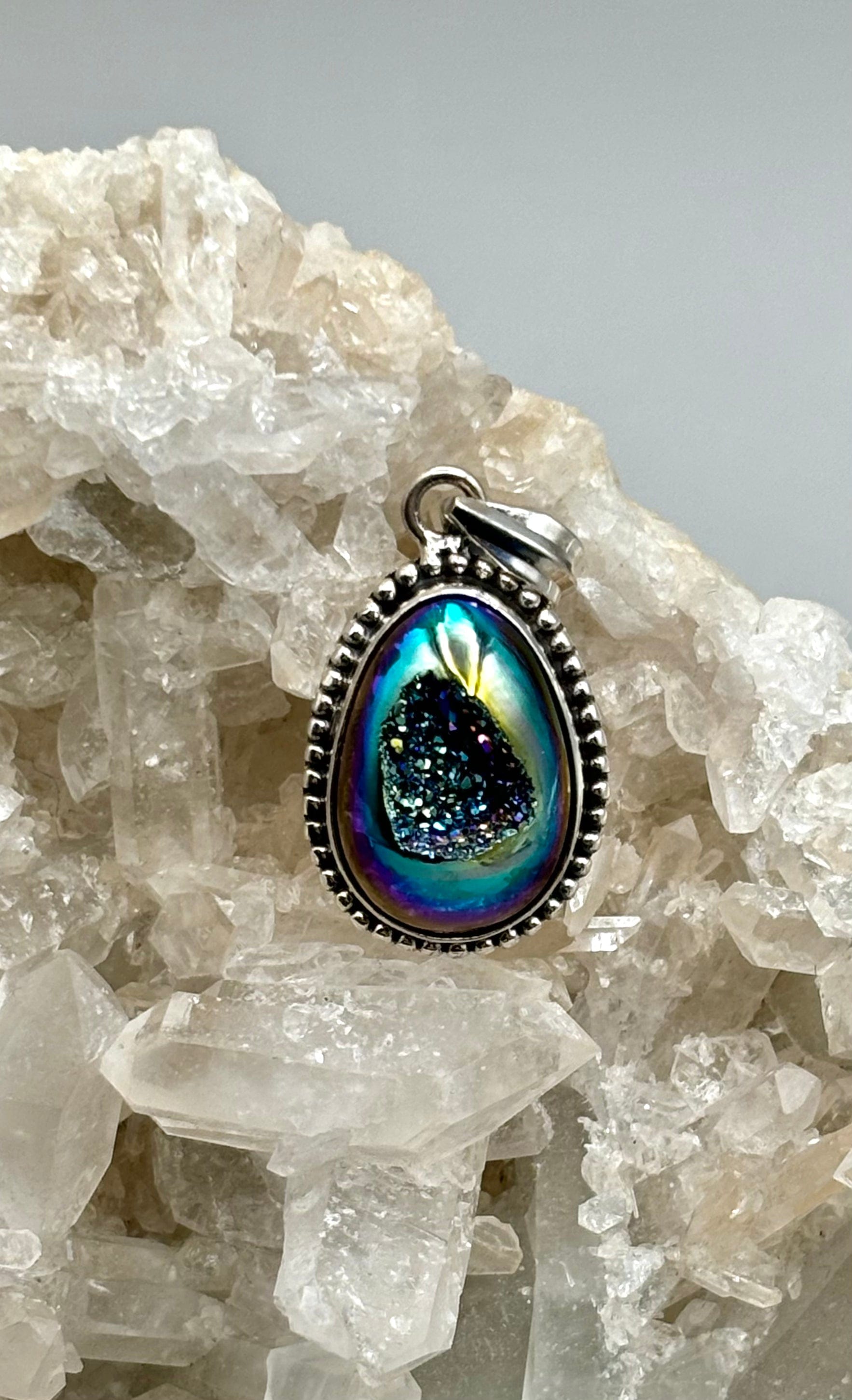 Aura Druzy Pendant Necklace - Healing Crystal Jewelry for Women, Natural Stone Spiritual Gift for Meditation & Energy Balancing | Perfect for Yoga, Reiki & Chakra Healing