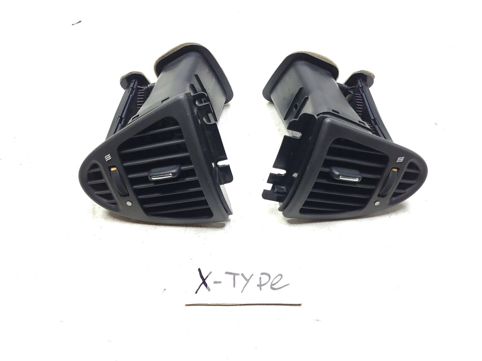 02 08 Jaguar X-Type Dash Air Vent Pair OEM 86k - Genuine Replacement Parts for Car Interior Repair & Climate Control System Upgrade