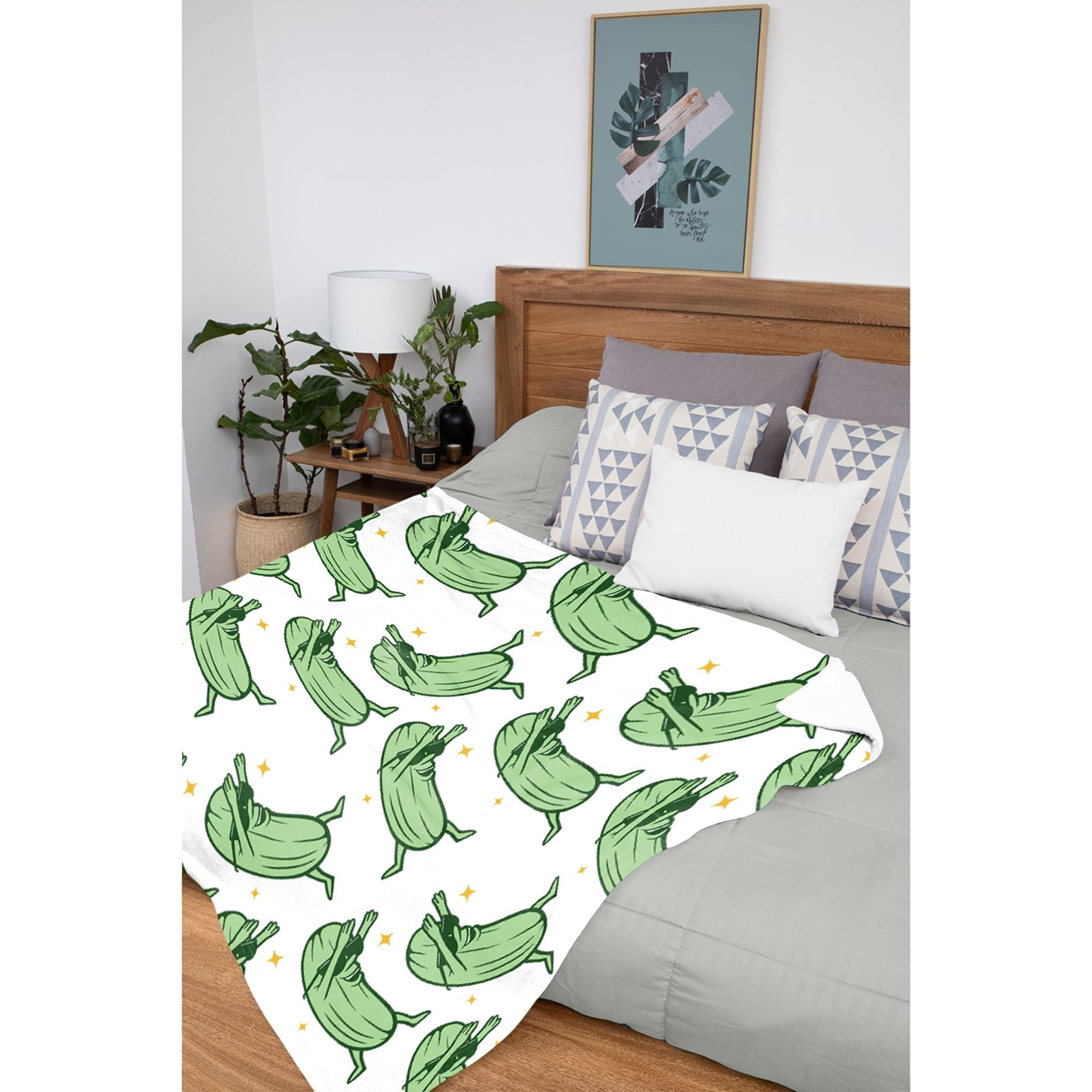 Pickle Throw Blanket - Ultra Soft Flannel Fleece Blanket for Gifts | Plush Lightweight Cozy Blanket for Couch, Sofa & Bed | All Season 80x60 Inch Blanket for Adults | Perfect for Movie Nights, Camping & Home Decor