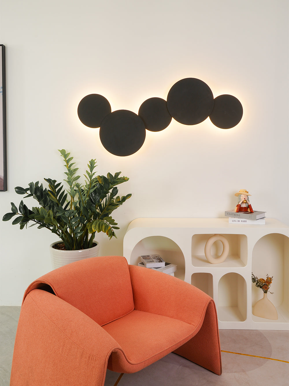Modern Overlapping Circle Wall Lamp - Sleek Geometric LED Sconce for Bedroom, Living Room & Hallway Lighting - Dimmable Ambient Decor Light Fixture