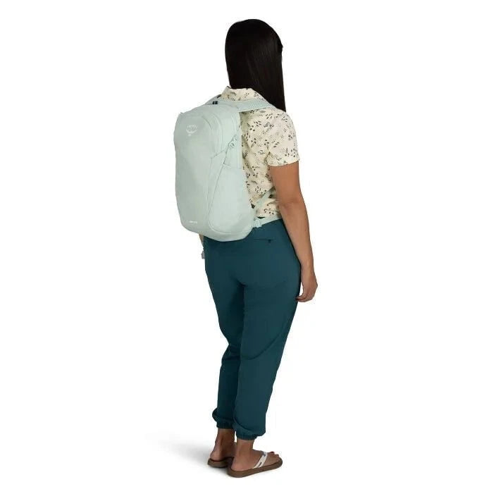 Osprey Daylite Everyday Backpack - Lightweight Hiking & Travel Daypack for Men & Women - Perfect for Commuting, School & Outdoor Adventures
