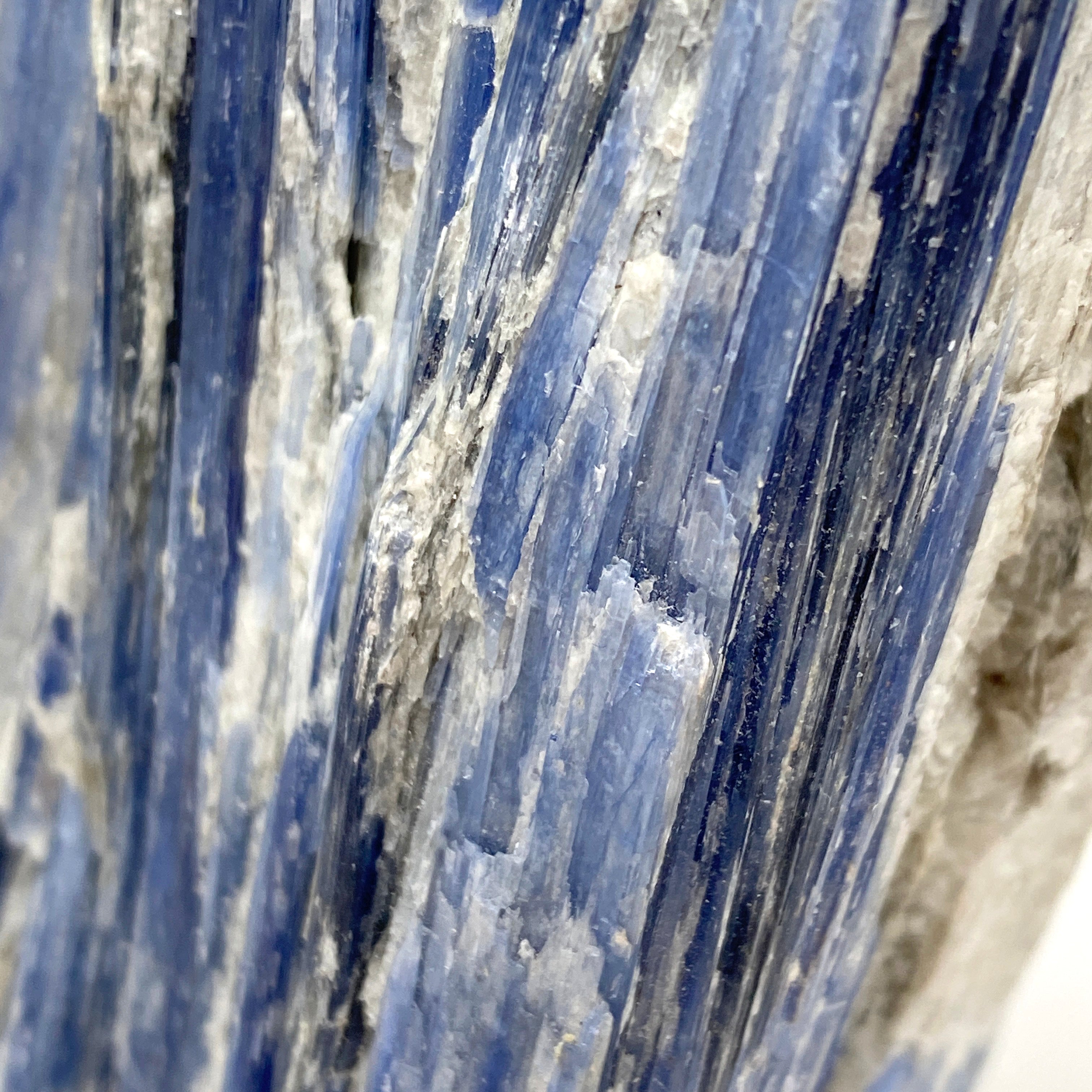 Natural Blue Kyanite Crystal Stone - Healing Energy, Spiritual Growth & Chakra Balancing - Perfect for Meditation, Jewelry Making & Home Decor