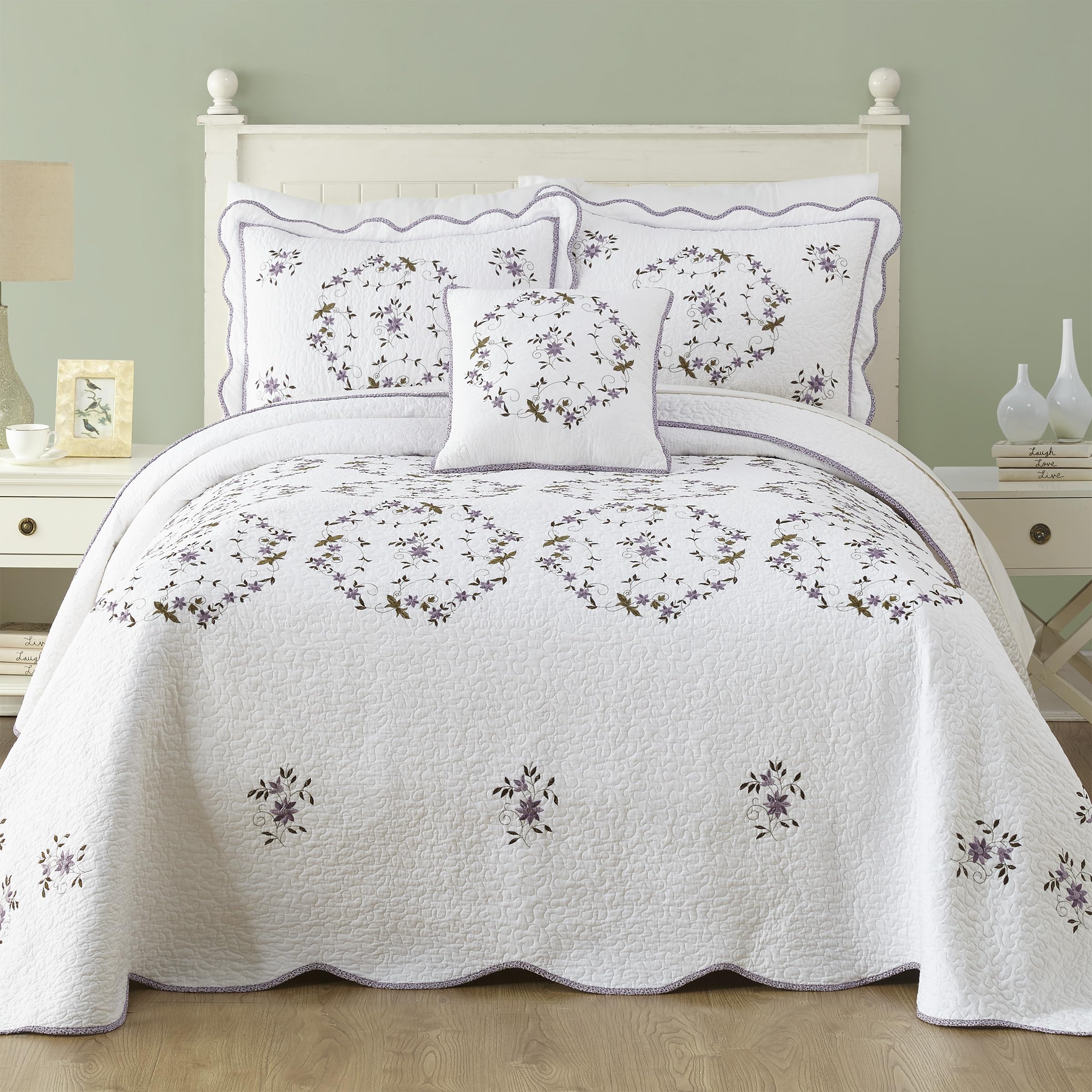 Gwen Bedspread King Size - White & Purple Luxury Bedding for Cozy Bedroom Decor & Guest Room Styling