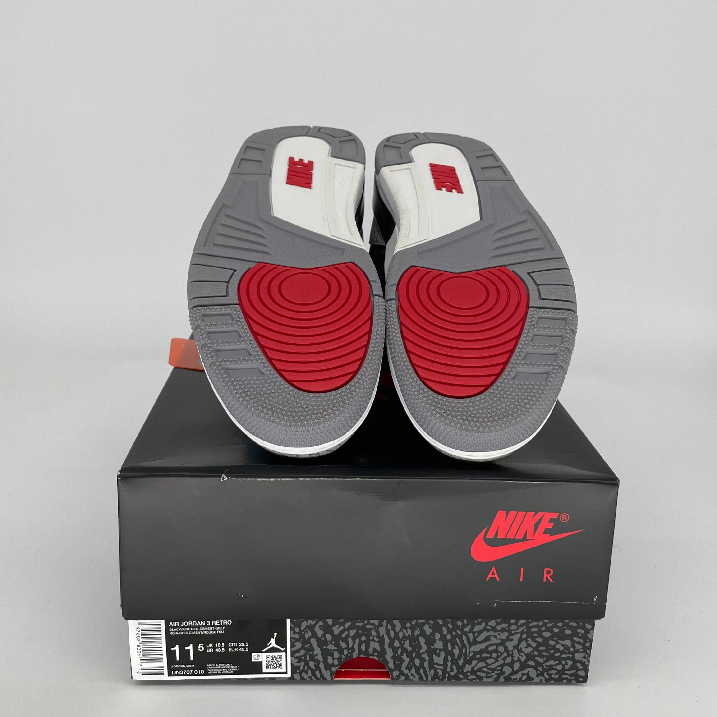 Original Title: AIR JORDAN 3 BLACK CEMENT SIZE 11.5 DN3707 010   Optimized Title: **Air Jordan 3 Retro Black Cement Men's Basketball Shoes Size 11.5 - DN3707-010 | Stylish Sneakers for Streetwear & Casual Outfits**