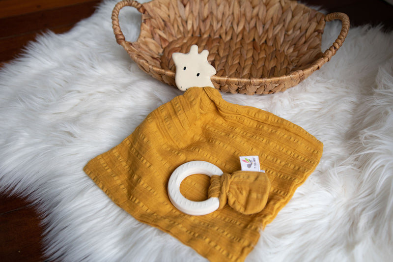 Organic Giraffe-Shaped Natural Rubber Teether with Mustard Muslin Comforter - Safe Baby Teething Toy for Soothing Sore Gums | Perfect for Infants & Toddlers at Home or On-the-Go