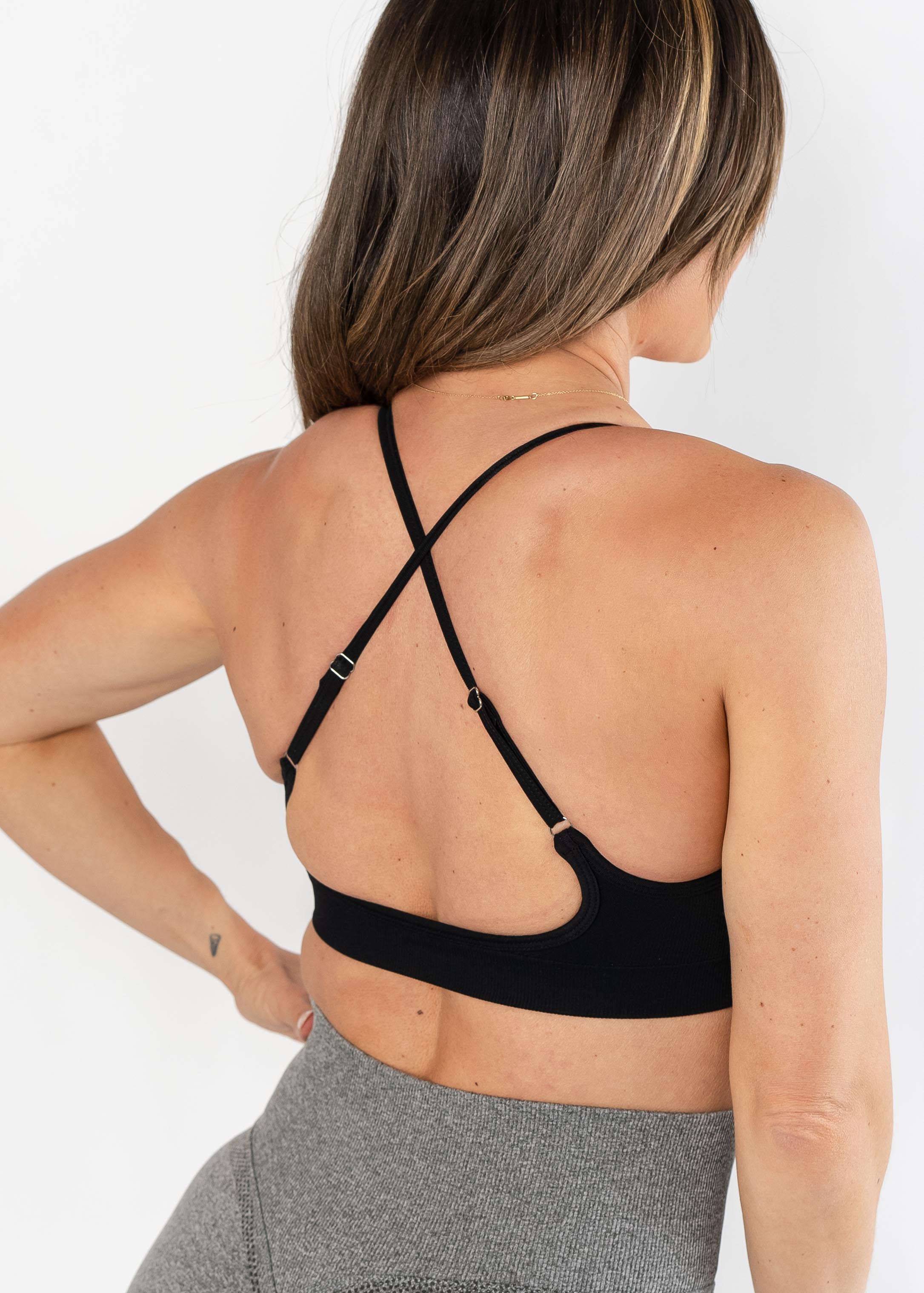 Seamless Sports Bra for Women - High Support Workout Bra in Black | Perfect for Yoga, Running & Gym