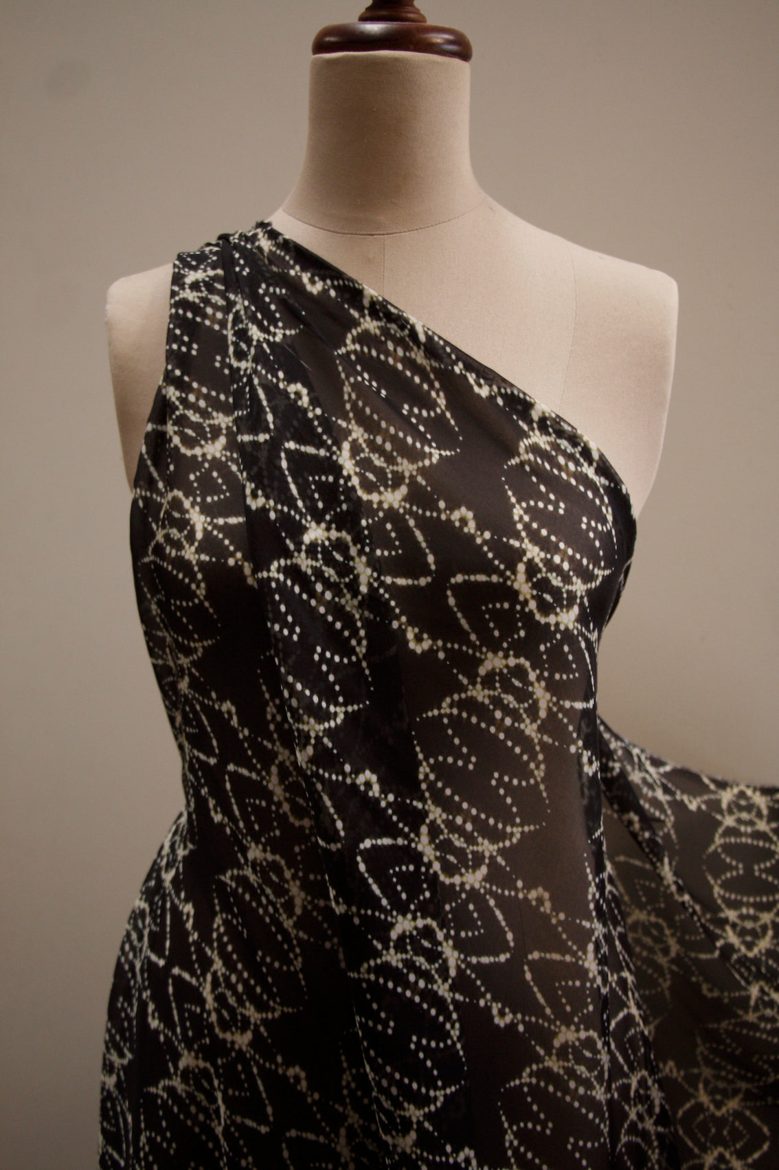 Elegant Black Static Chiffon Fabric - Lightweight Sheer Material for Dresses, Scarves & DIY Fashion Projects | Perfect for Evening Gowns, Bridal Wear & Home Decor