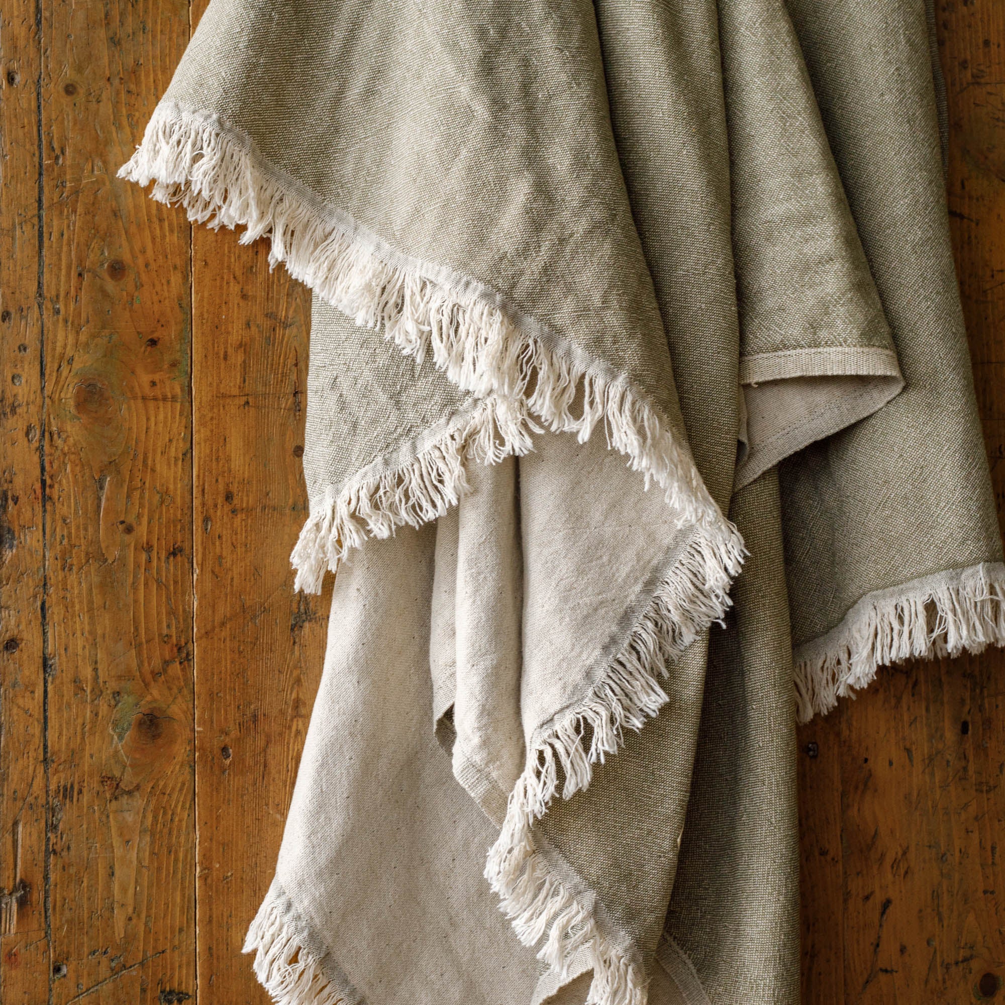 Soft & Cozy Alba Throw Blanket in Olive Green - Perfect for Sofa, Bed & Outdoor Use - Lightweight & Warm Knit Blanket for Home Decor & Gifts