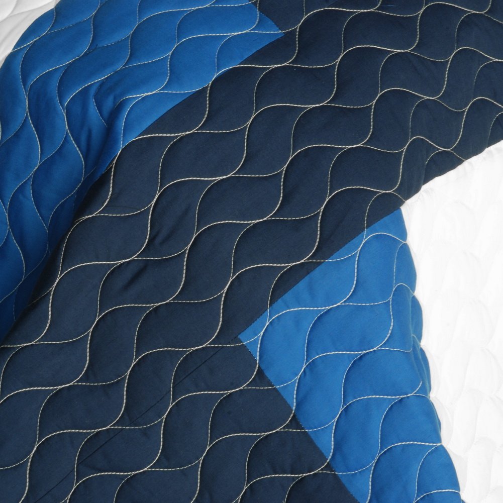 Waves Axero Geometric Quilt Set - Vermicelli Quilted Patchwork Bedding for Full/Queen Size | Modern Boho Bedroom Decor for Cozy Nights & Guest Room Styling