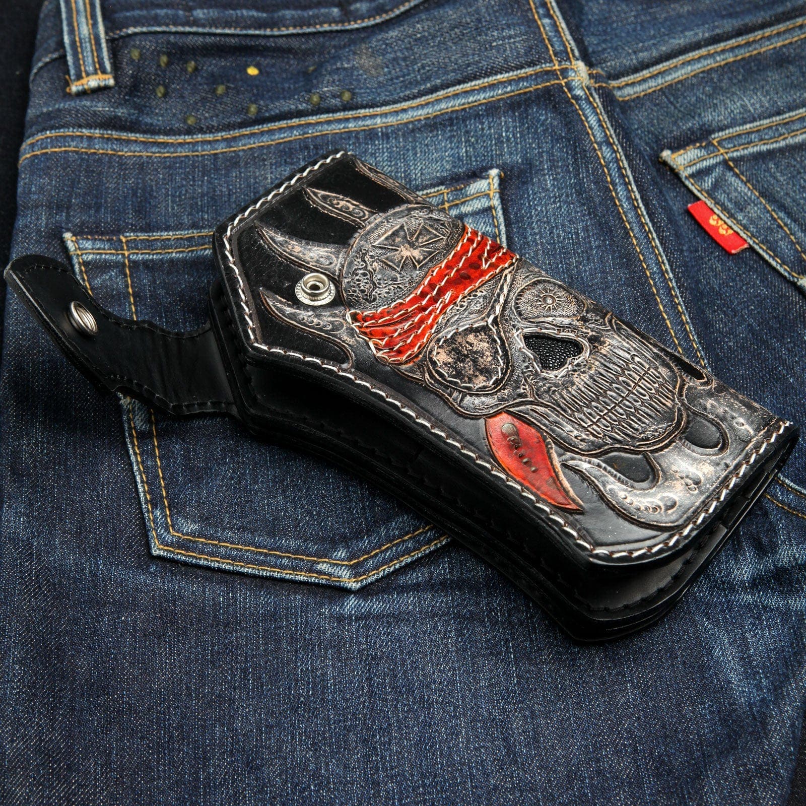 Genuine Leather Pirate Skull Biker Wallet with Chain - Stylish & Durable for Motorcycle Riders, Bikers, and Fashion Enthusiasts