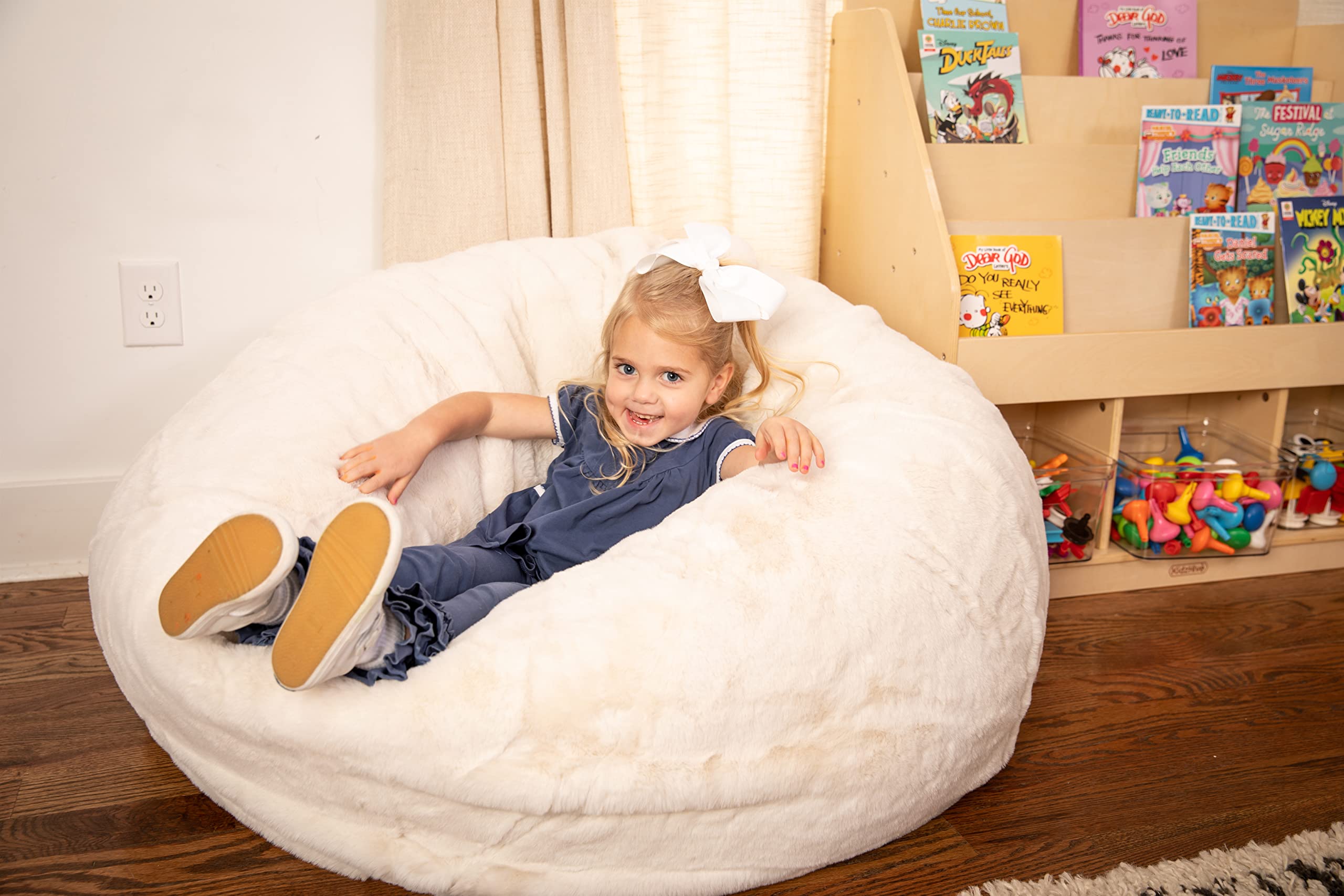 EMMA + OLIVER Oversized White Furry Bean Bag Chair - Large Comfy Floor Lounger for Kids, Teens & Adults - Perfect for Bedroom, Game Room, Dorm & Living Room Relaxation