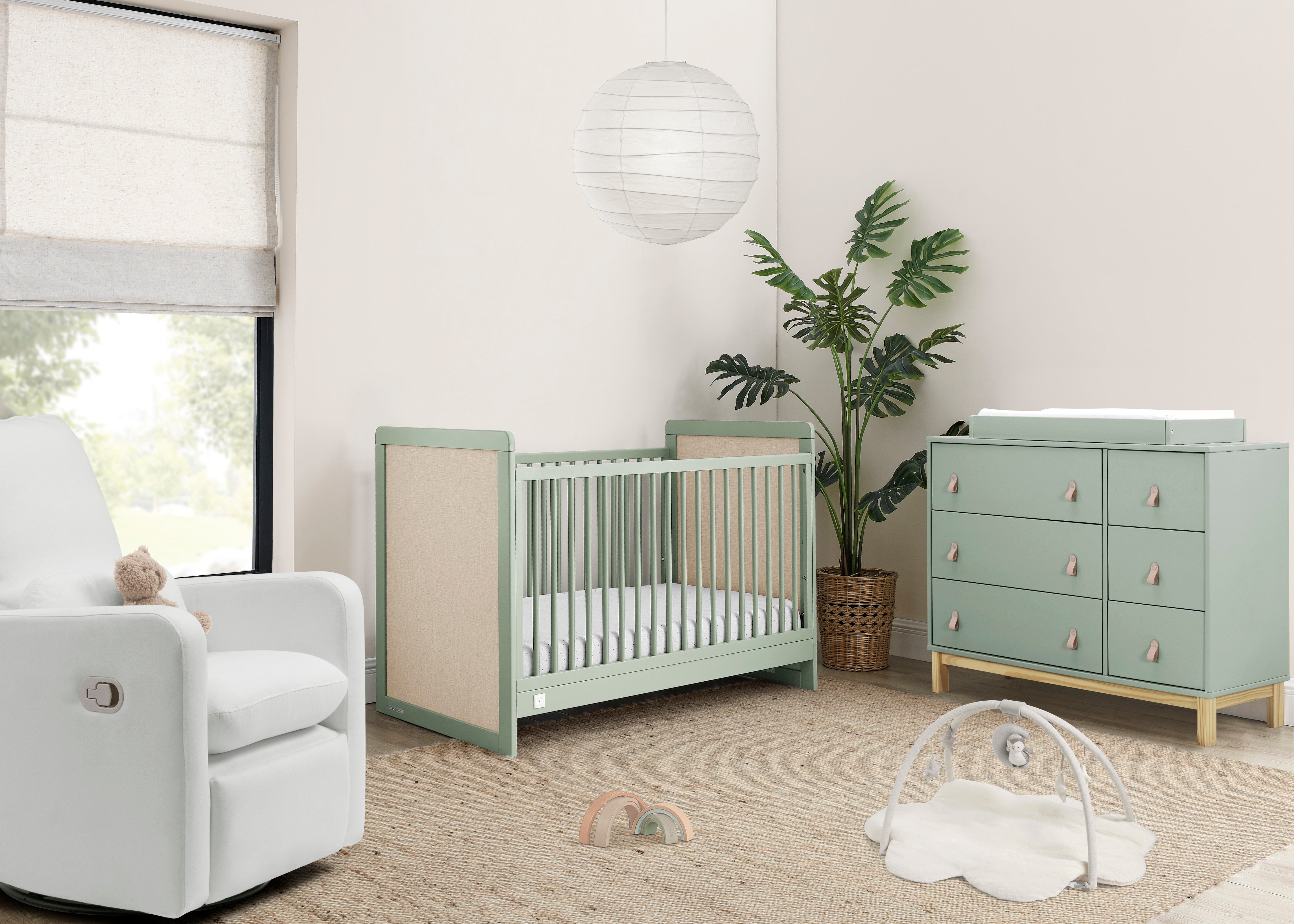 BabyGap Liam 4-in-1 Convertible Crib - Nursery Essential for Newborn to Toddler - Perfect for Bedrooms, Daycares & Guest Rooms