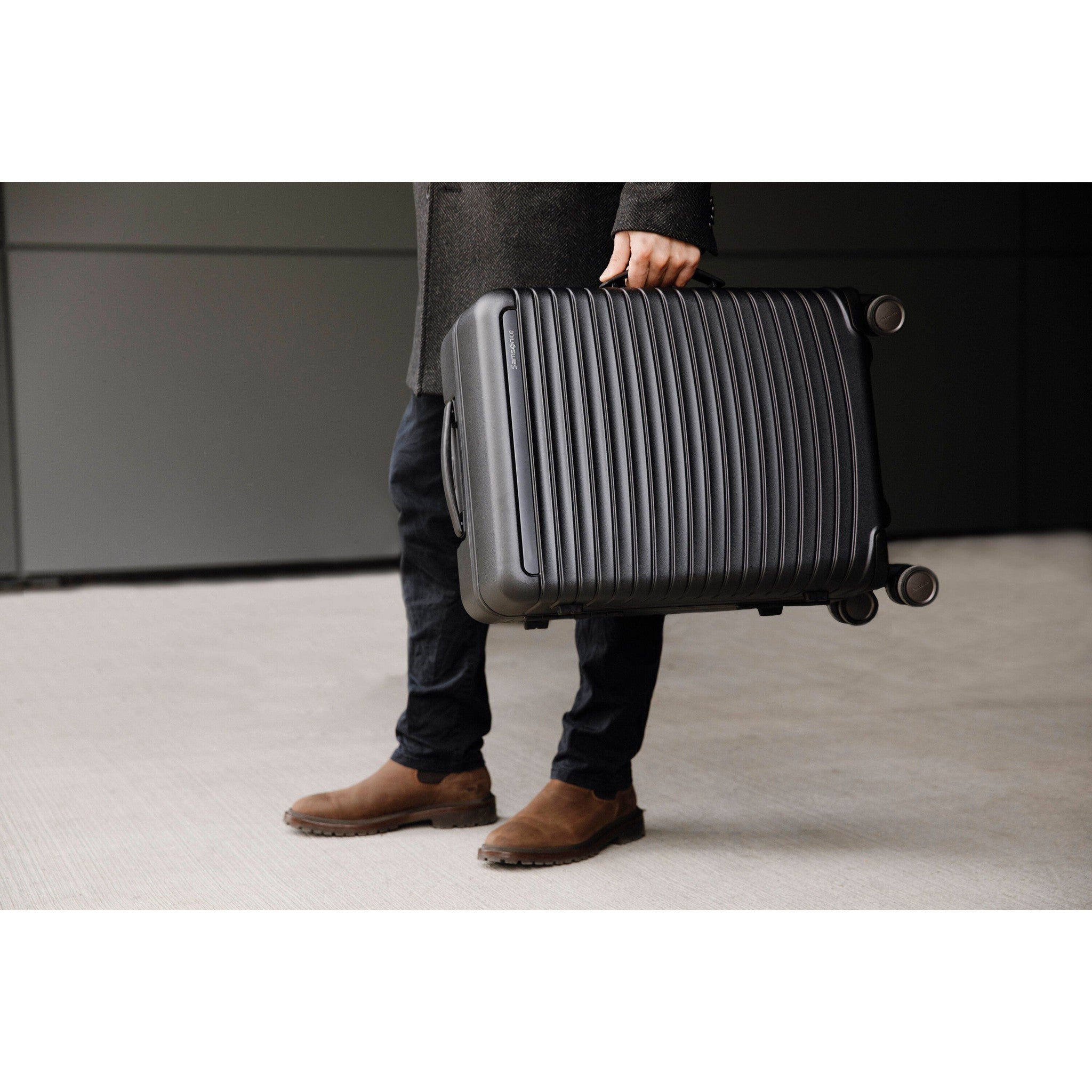 Samsonite Framelock Max Carry On Spinner Luggage - Lightweight Durable Suitcase for Travel, Business Trips & Airplane Cabin Use