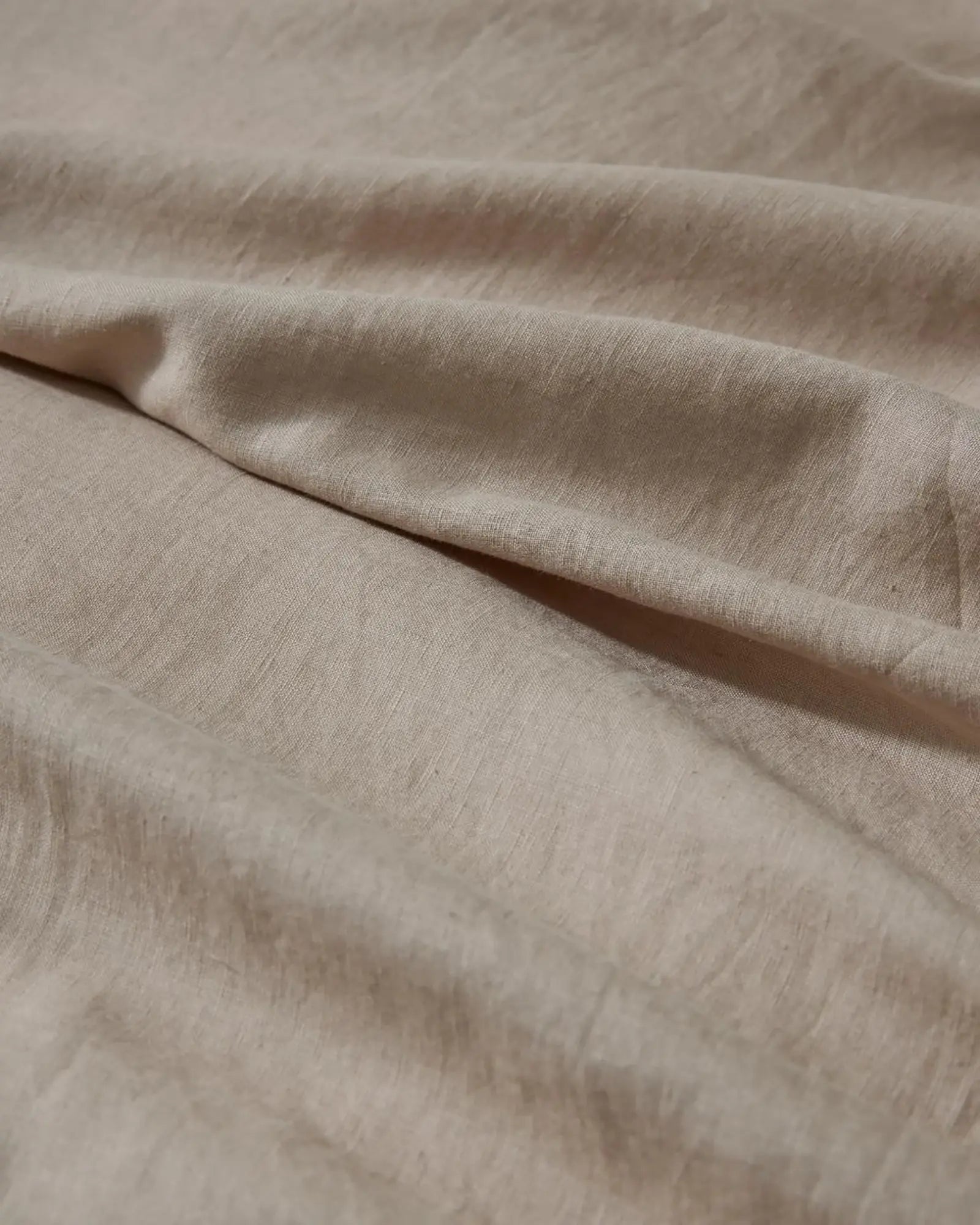 Premium Ravello Fitted Sheet Shell - Soft & Breathable Deep Pocket Bed Sheet for Queen Size Mattress - Perfect for Guest Rooms, Vacation Homes & Everyday Comfort