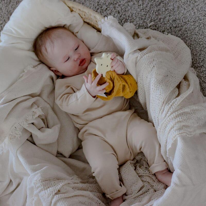 Organic Giraffe-Shaped Natural Rubber Teether with Mustard Muslin Comforter - Safe Baby Teething Toy for Soothing Sore Gums | Perfect for Infants & Toddlers at Home or On-the-Go