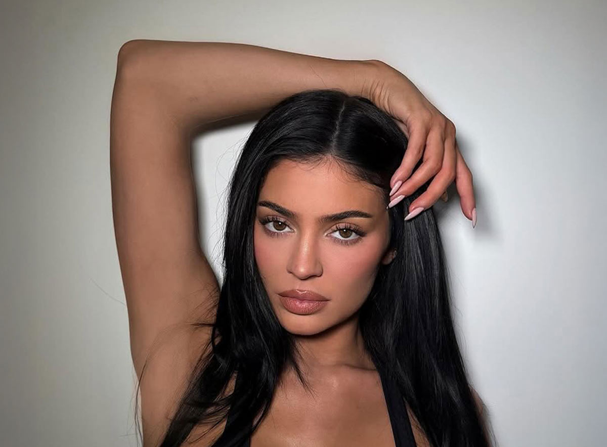 Kylie's Signature Glam Look Makeup Kit | High-Quality Cosmetics Set for Party & Night Out | Perfect for Date Night, Prom & Special Occasions