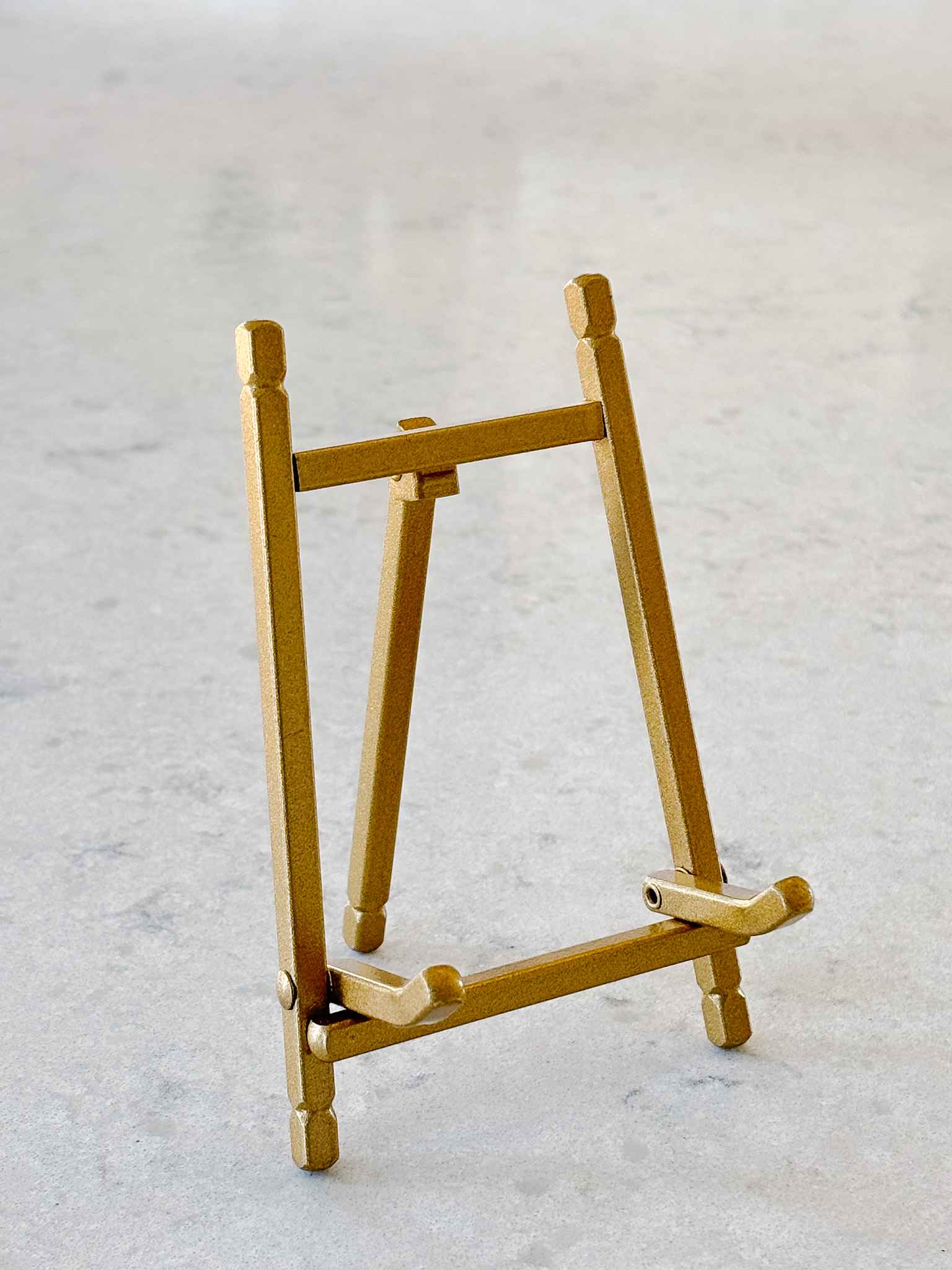 Small Wooden Art Display Easel for Paintings & Photos - Perfect for Home Decor, Artist Studios & Classroom Displays