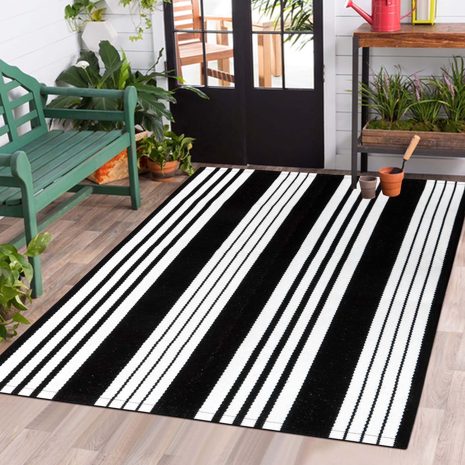 4'x6' Washable Black and White Outdoor Rug - Cotton Woven Patio, Front Porch & Entryway Mat - Perfect for Living Room, Bedroom & Kitchen - Durable & Stylish for Indoor/Outdoor Use