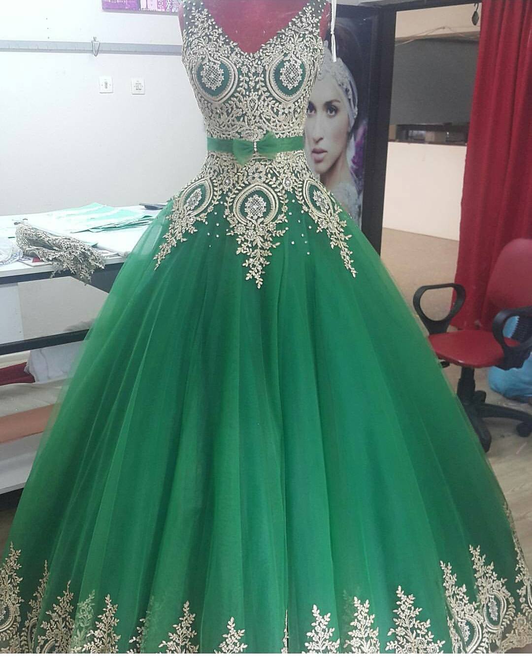 Elegant Gold Lace Appliques V-Neck Green Ball Gown Quinceanera Dress 2017 | Formal Evening Gown for Prom, Homecoming, Wedding, and Special Occasions