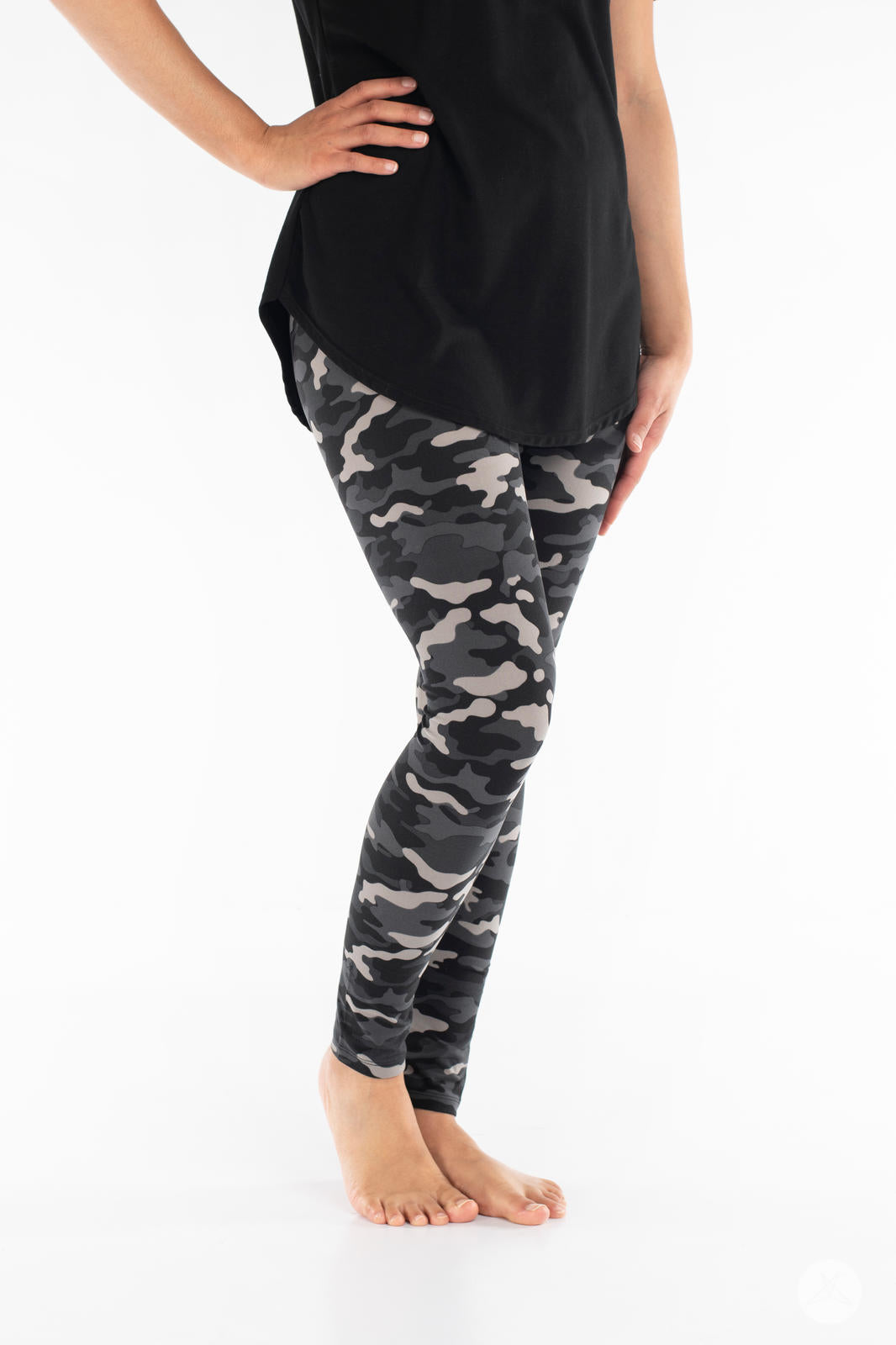 Night Camo Patterned Leggings for Women - High Waisted Yoga Pants with Pockets - Comfortable Workout Leggings for Running, Gym & Lounge Wear