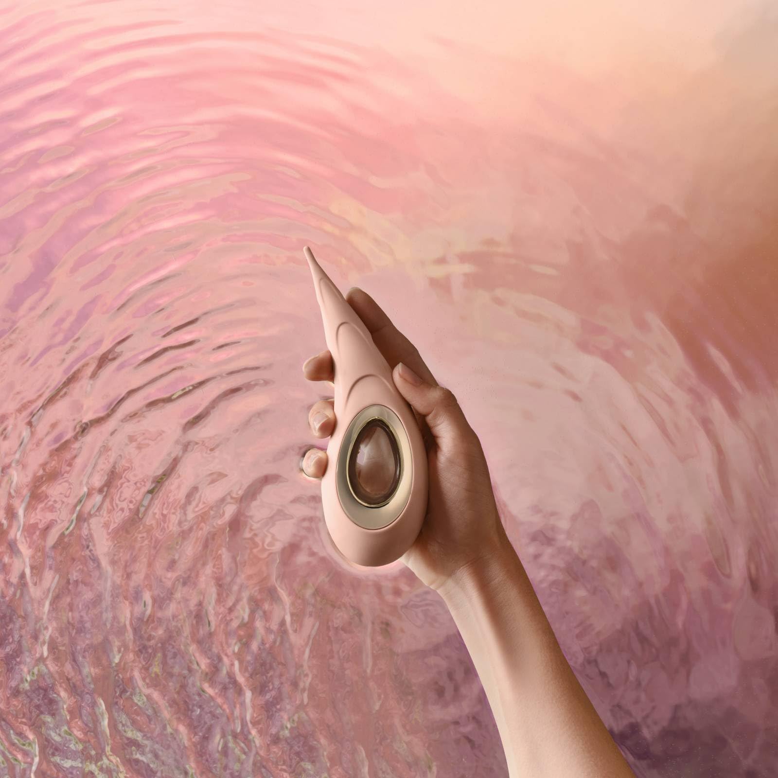 LELO DOT Cruise High Frequency Clitoral Vibrator with Elliptic Motion & 8 Pinpoint Stimulation - Cruise Control Technology for Consistent Pleasure - Premium Female Sex Toy in Peach - Perfect for Solo Play & Couples Intimacy