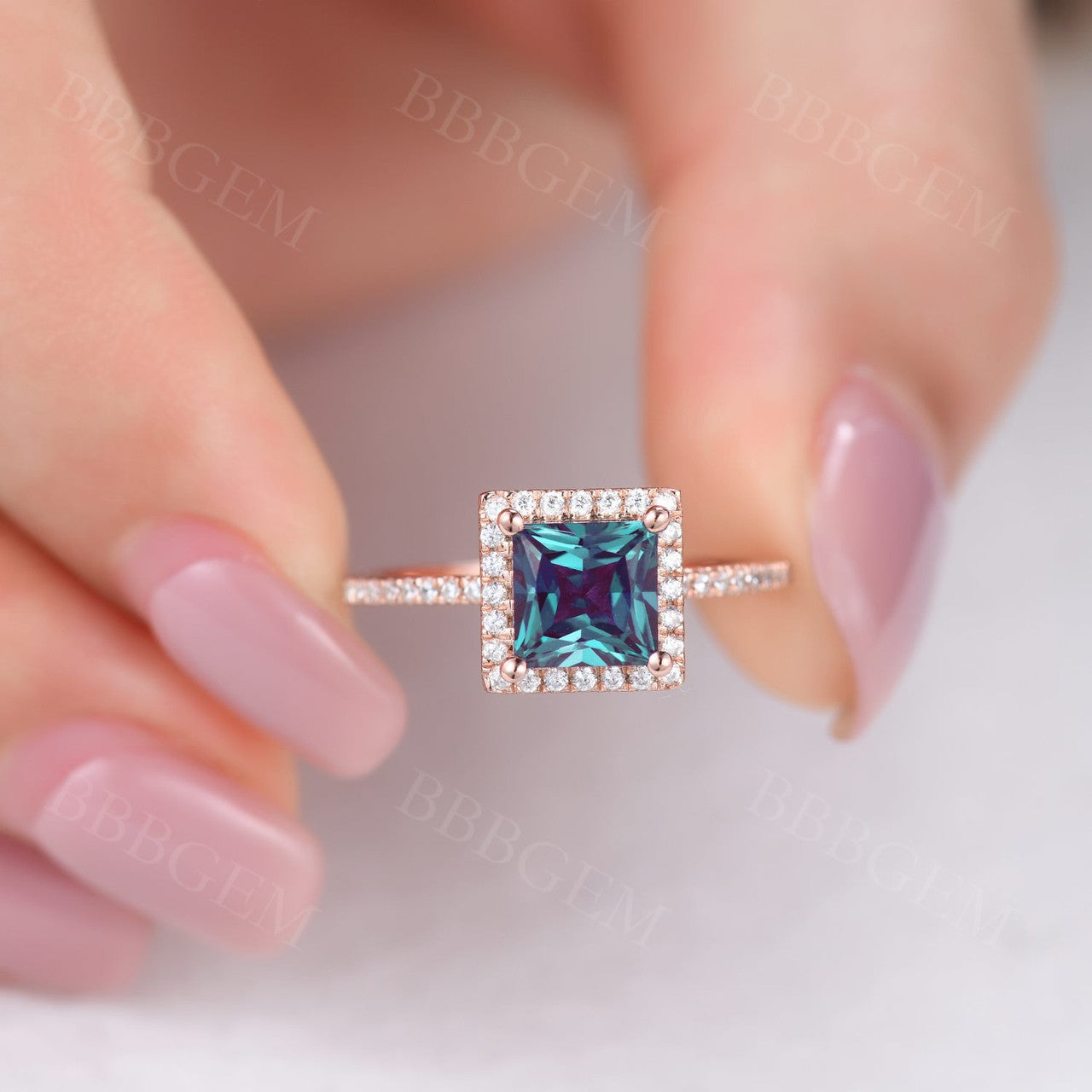 Rose Gold 6mm Princess Cut Alexandrite Engagement Ring with Diamond Halo - Elegant Wedding Band for Brides, Anniversary & Proposal Gift - Perfect for Romantic Occasions & Special Moments